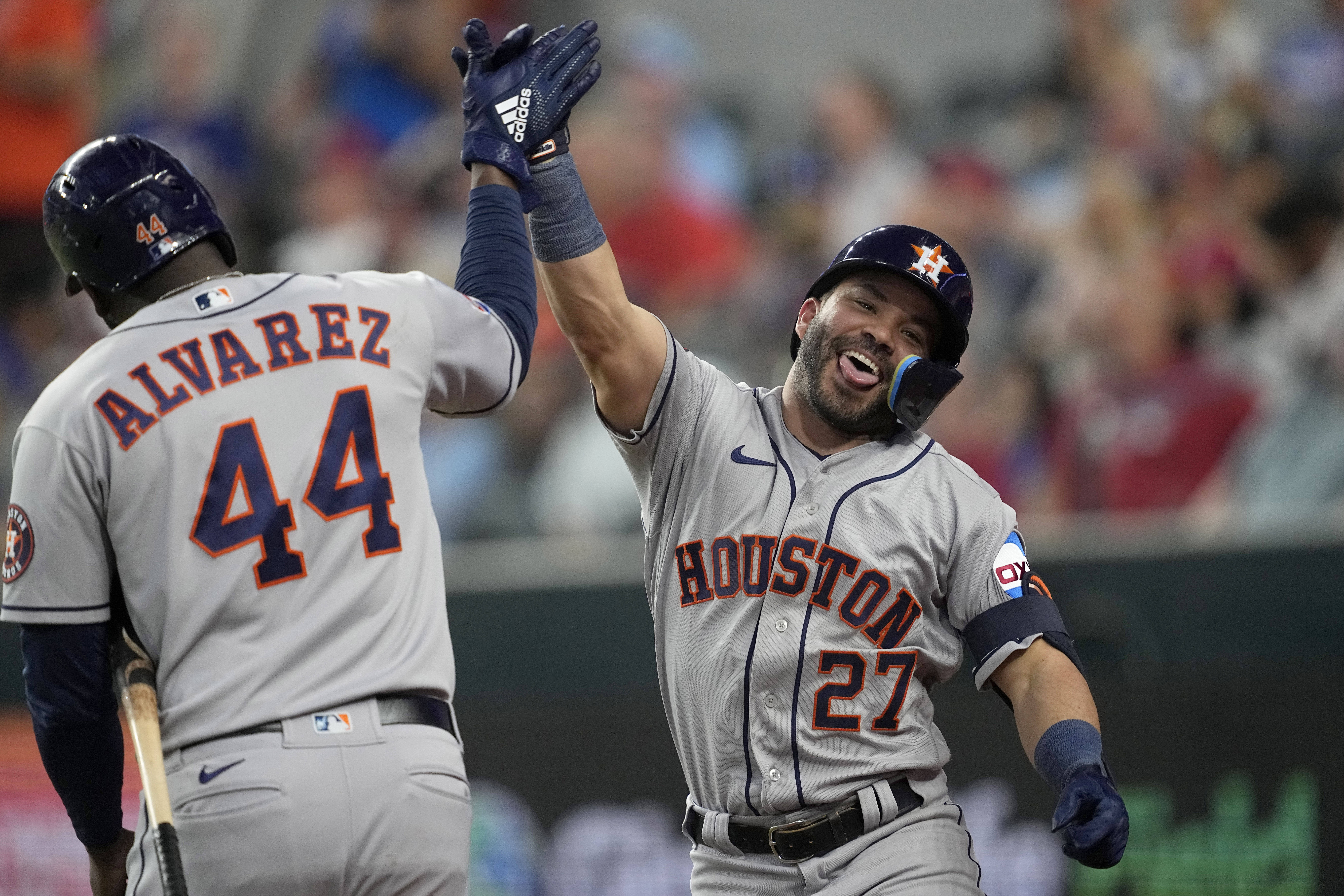 Altuve homers twice as Astros sweep Yankees for first time