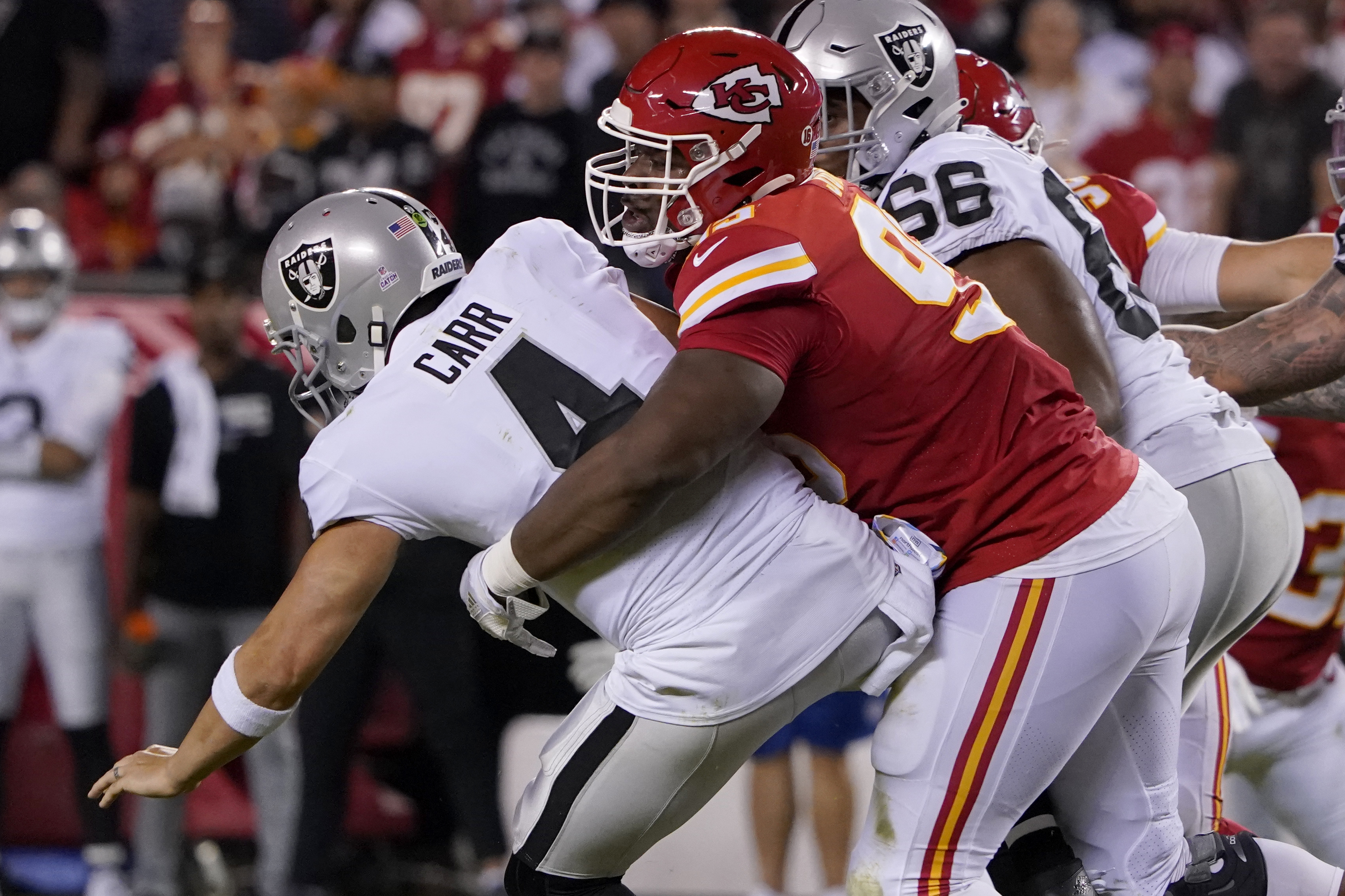 Chiefs hold on for wild 30-29 victory over rival Raiders – Queen