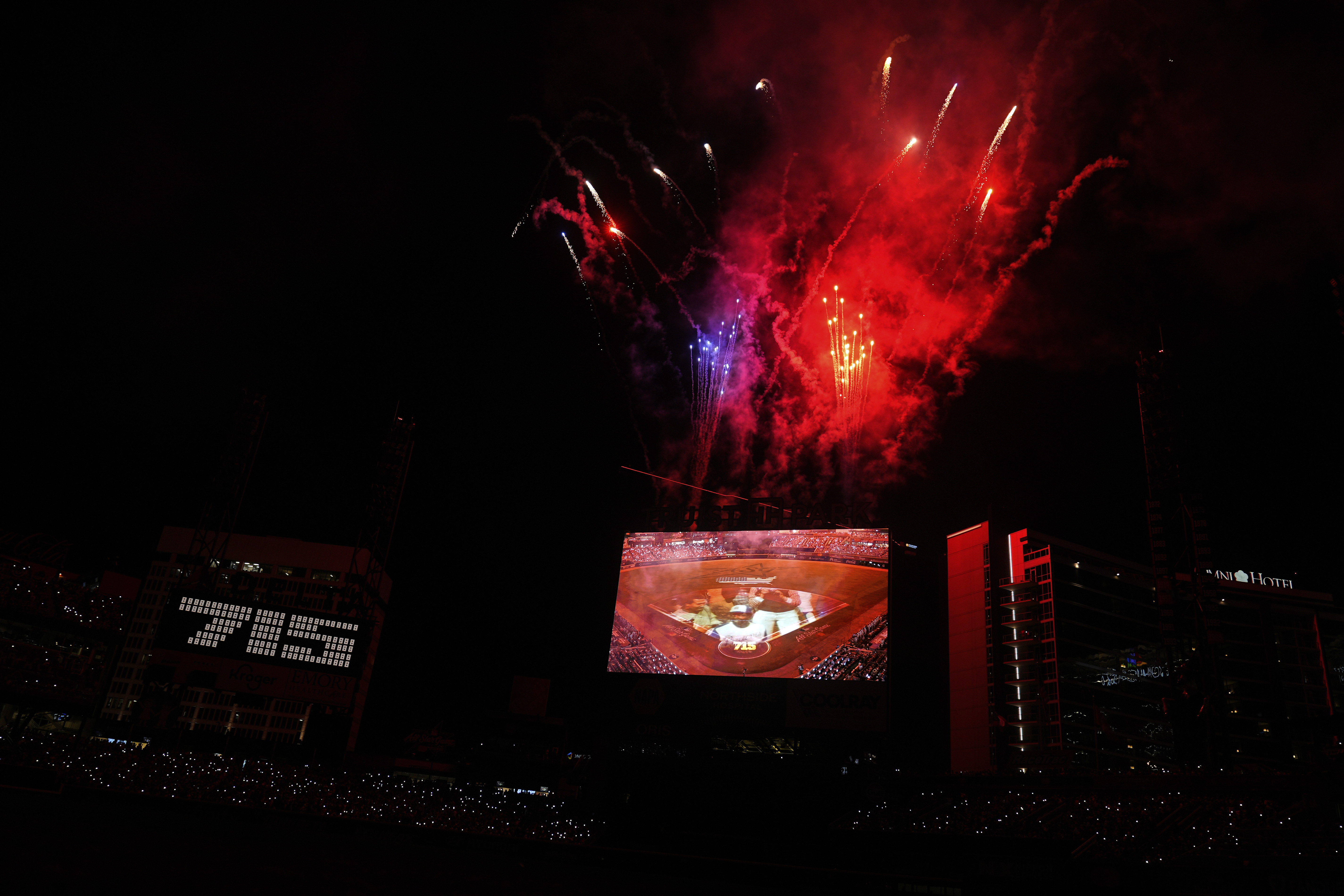 MLB honors Hank Aaron with recreation of record 715th homer during