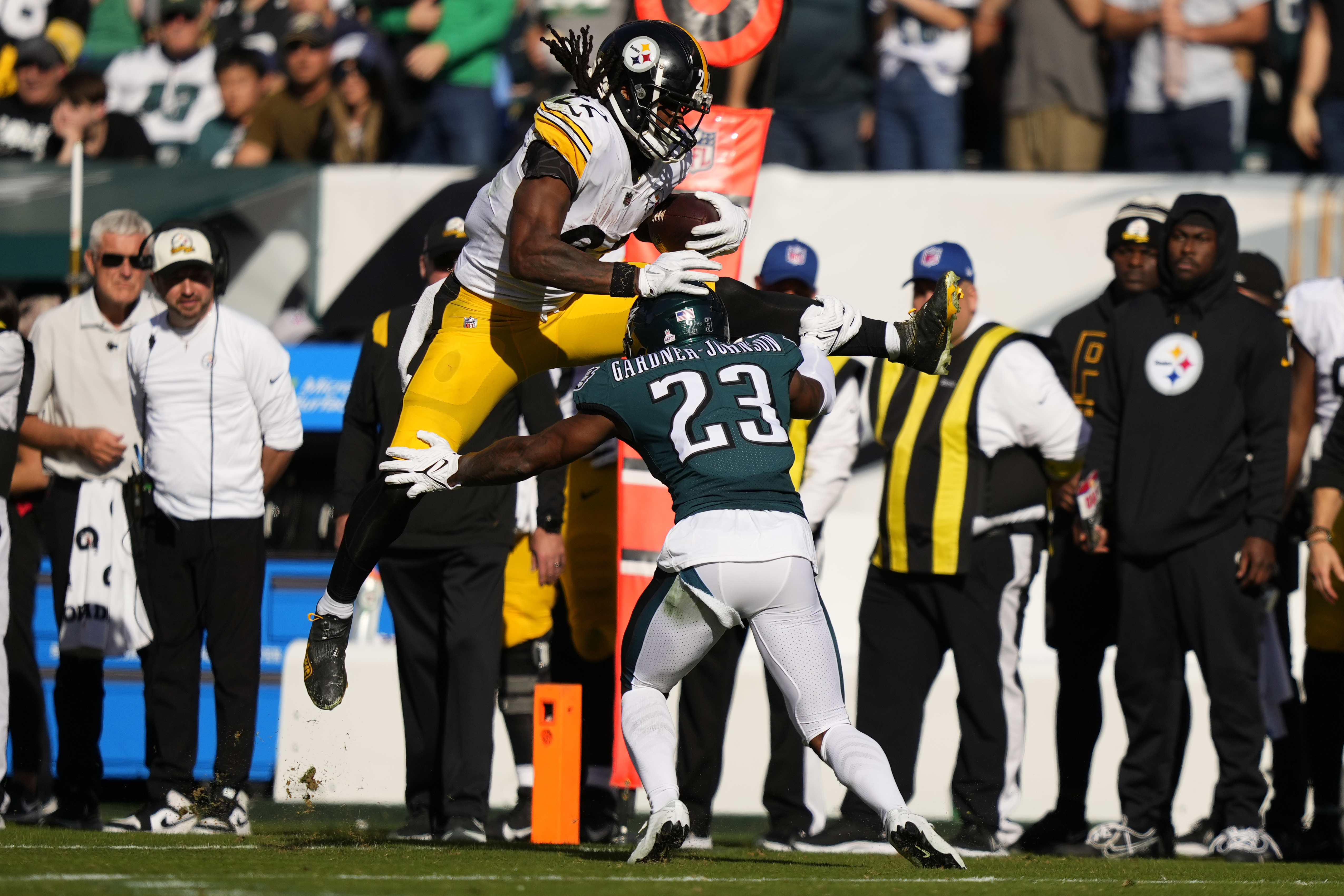 Hurts, Brown power unbeaten Eagles past Steelers 35-13 - WHYY