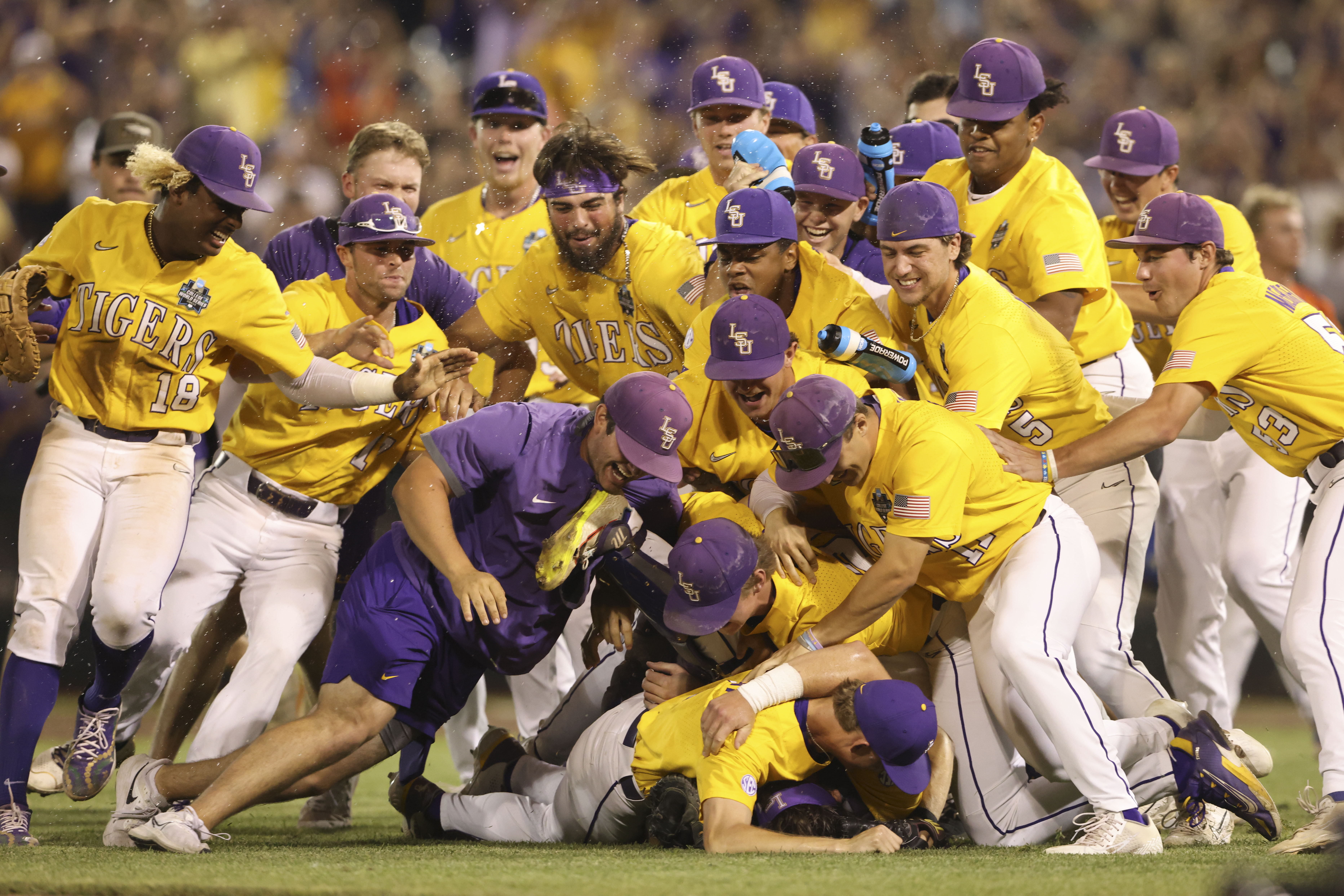 L.S.U. Crushes Florida, 18-4, to Win Baseball National Title - The