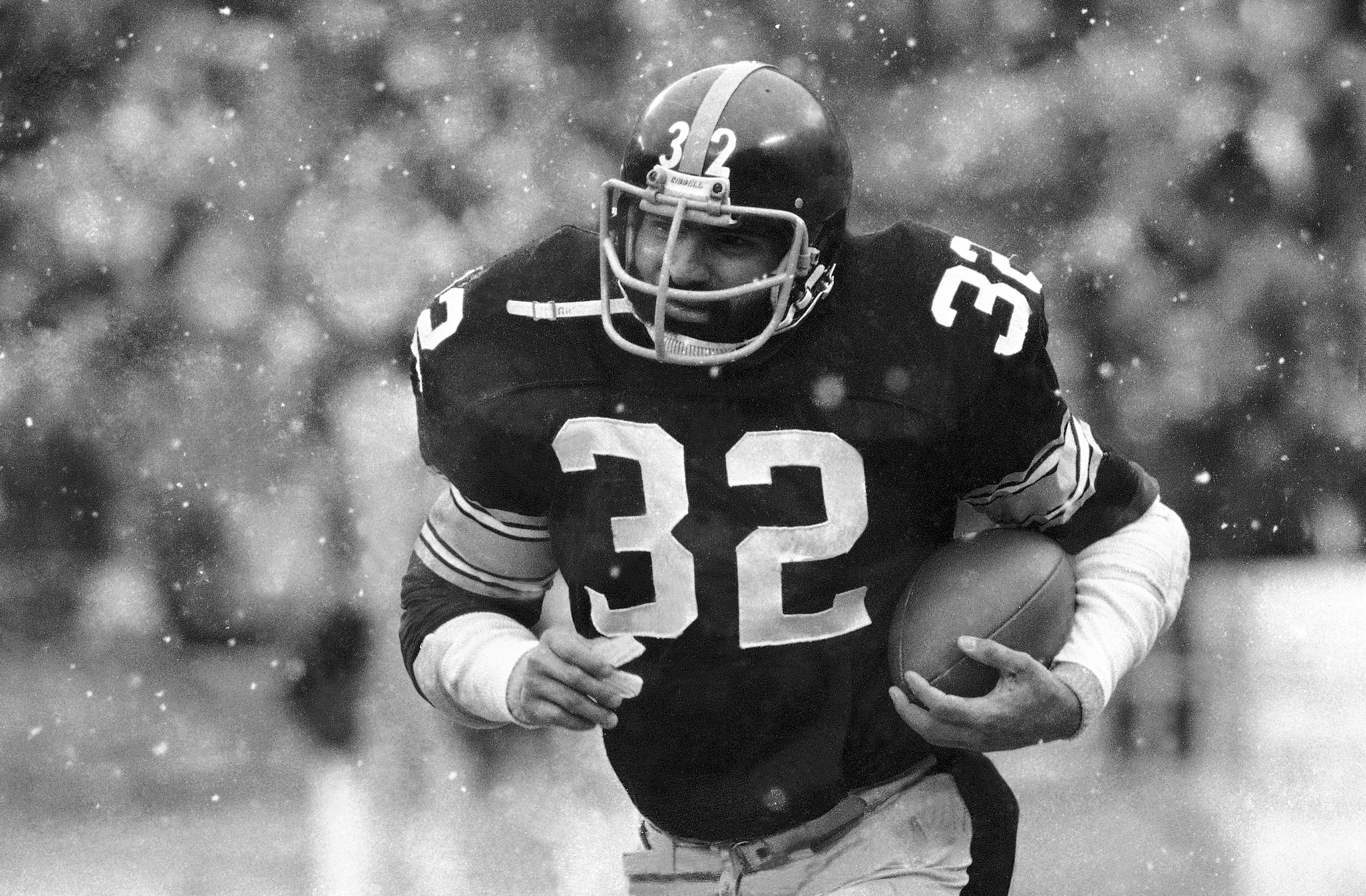 Franco Harris' widow on field in Pittsburgh as his No. 32 retired - WHYY