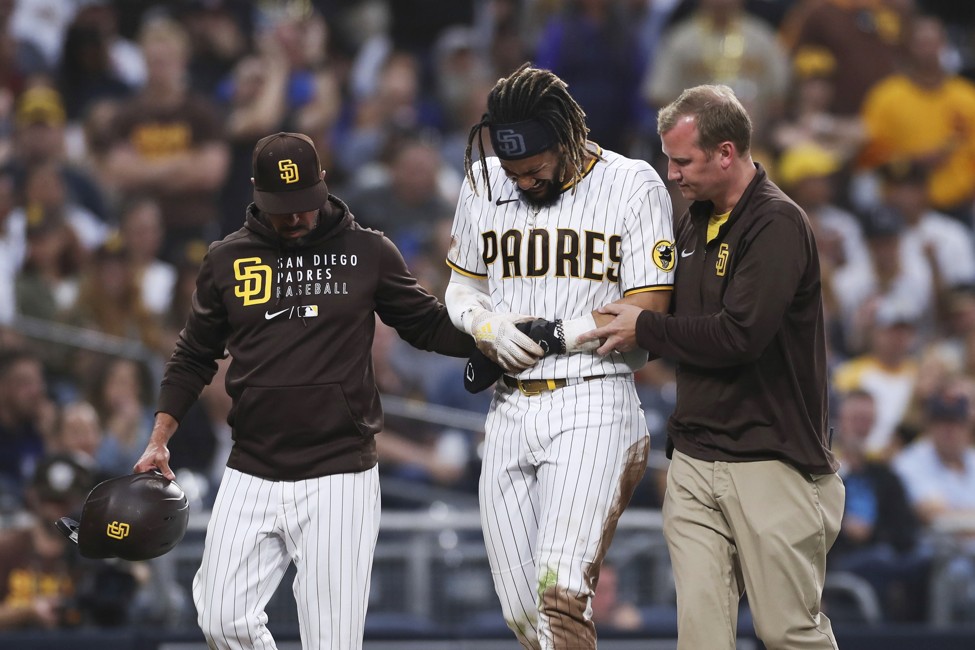 San Diego Padres' Fernando Tatis Jr makes daring play on infield pop up