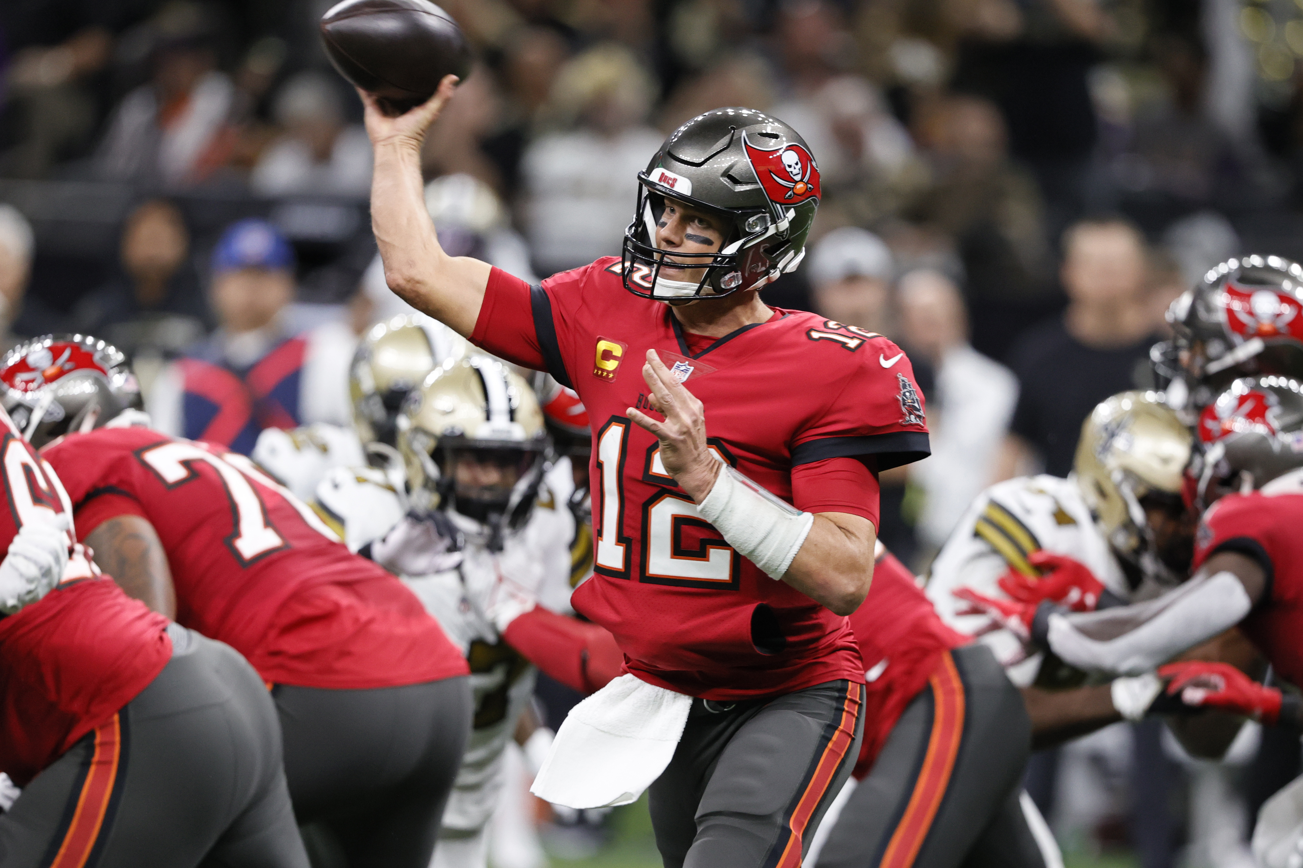 Saints overcome Winston injury, top Buccaneers 36-27