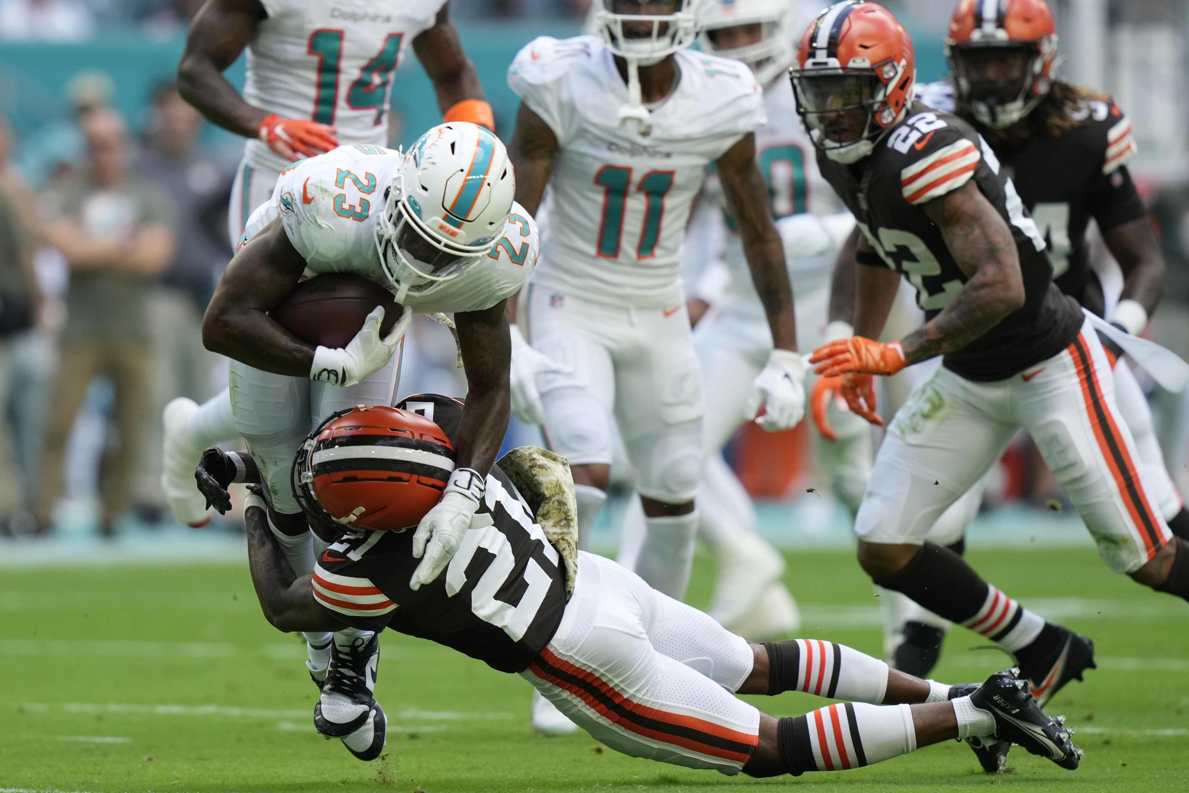 Cleveland Browns running back Nick Chubb (24) and Miami Dolphins wide  receiver Tyreek Hill (10) exchange jerseys at the end of an NFL football  game, Sunday, Nov. 13, 2022, in Miami Gardens