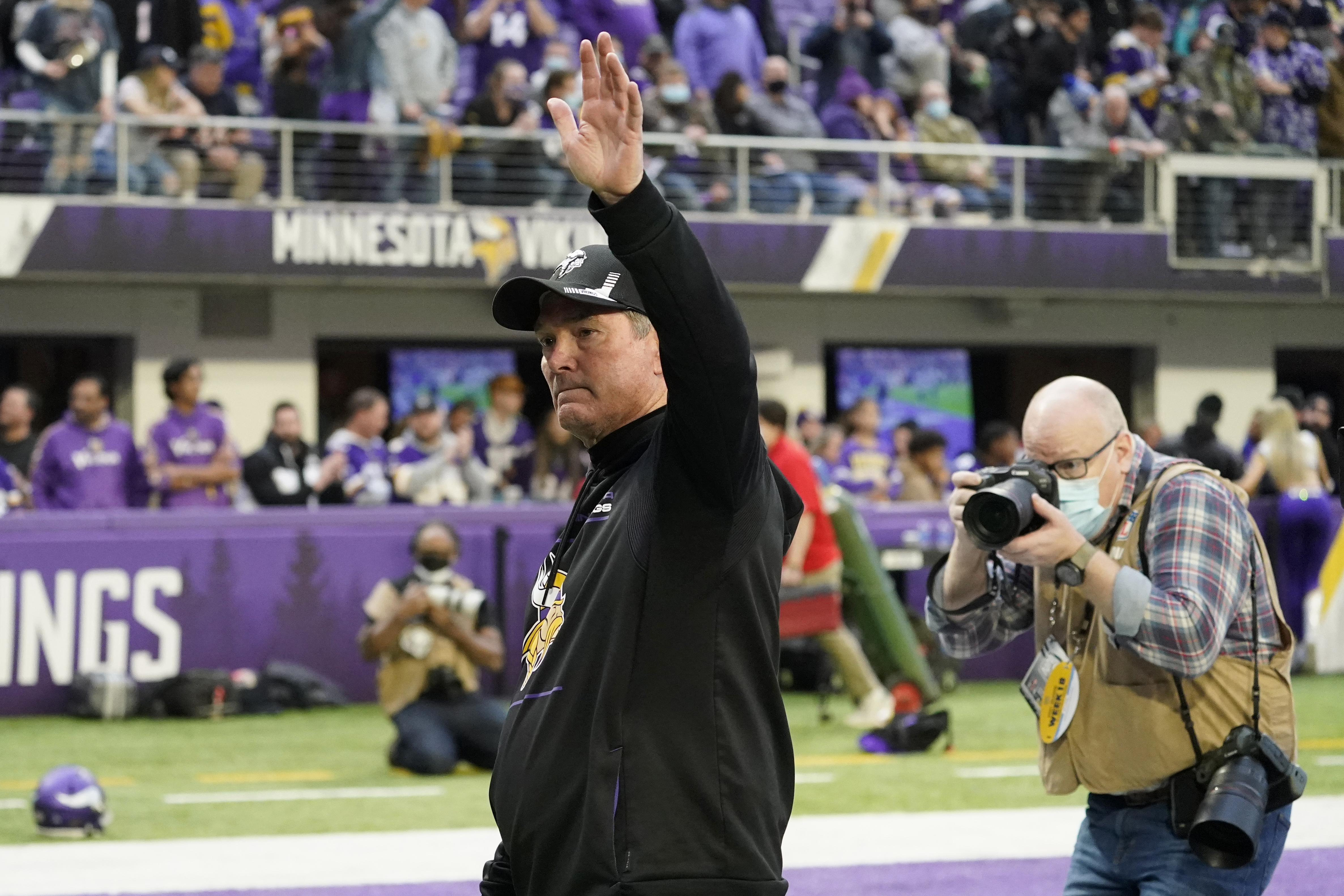 Vikings coach Zimmer to miss game tonight 
