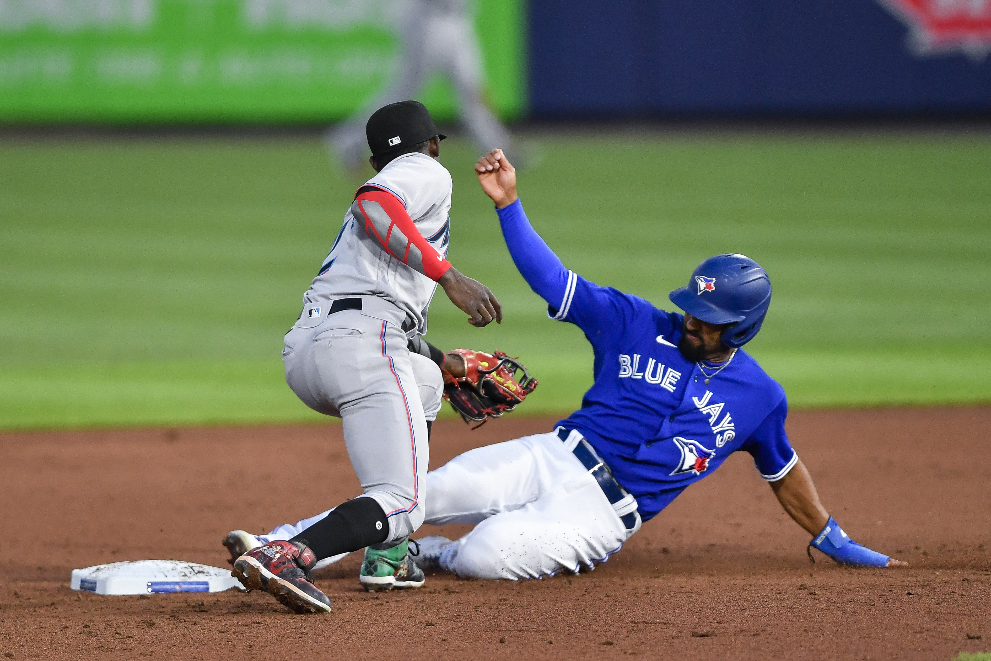 Guerrero powers Jays' return to Buffalo; beat Marlins 5-1