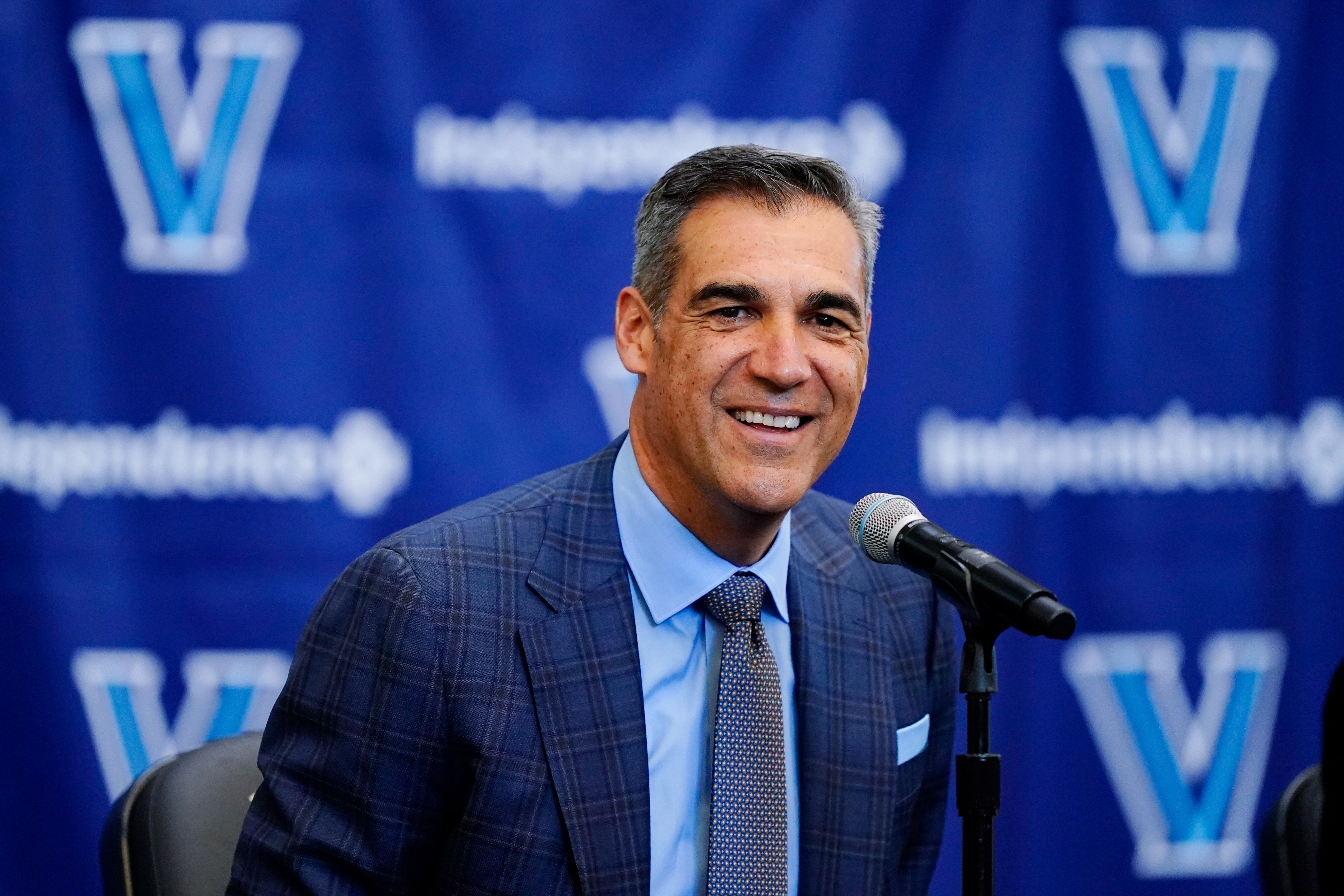 Jay Wright replaced by Kyle Neptune: Everything to know about retirement,  record and more