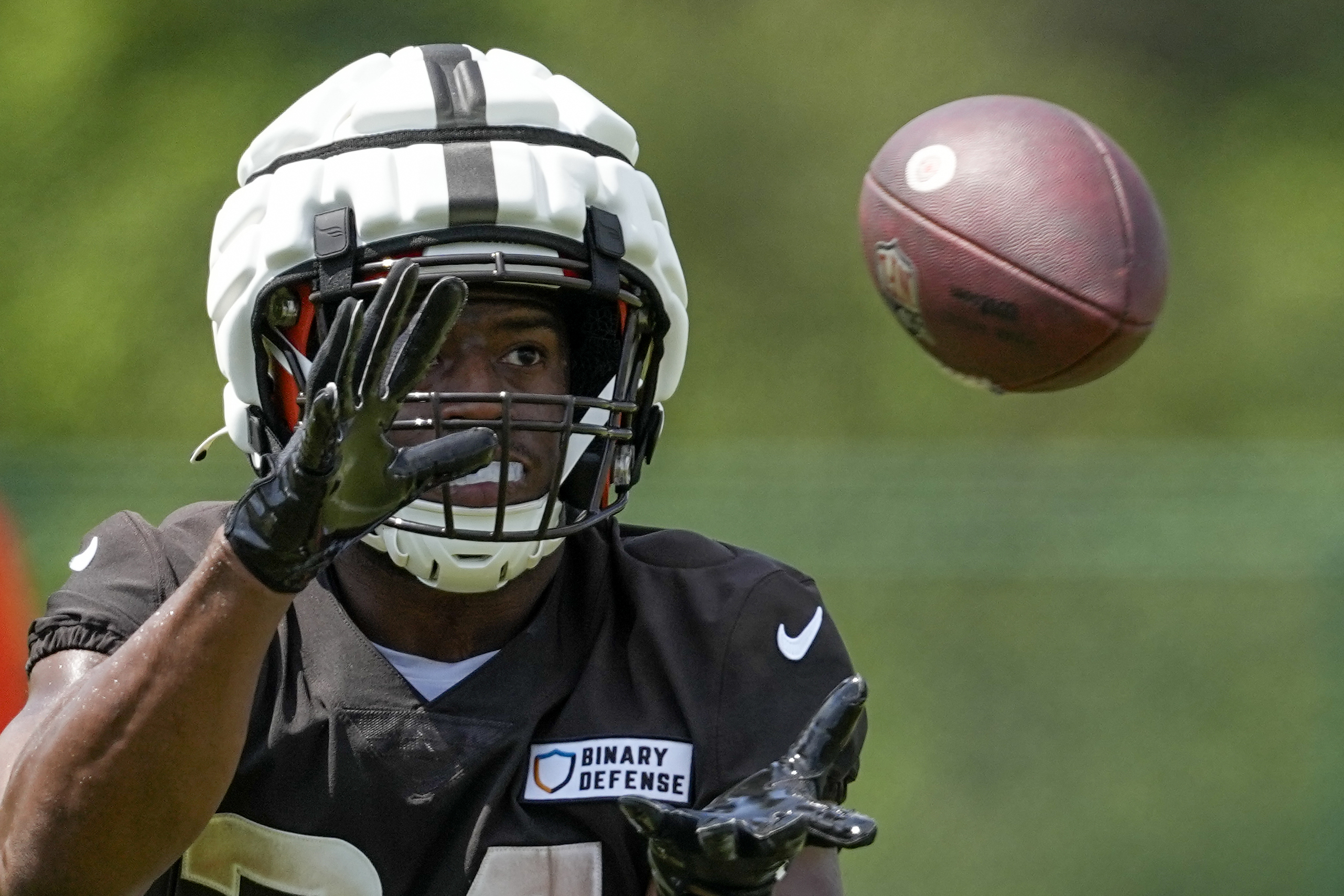 Browns' Kevin Stefanski gave Nick Chubb game ball