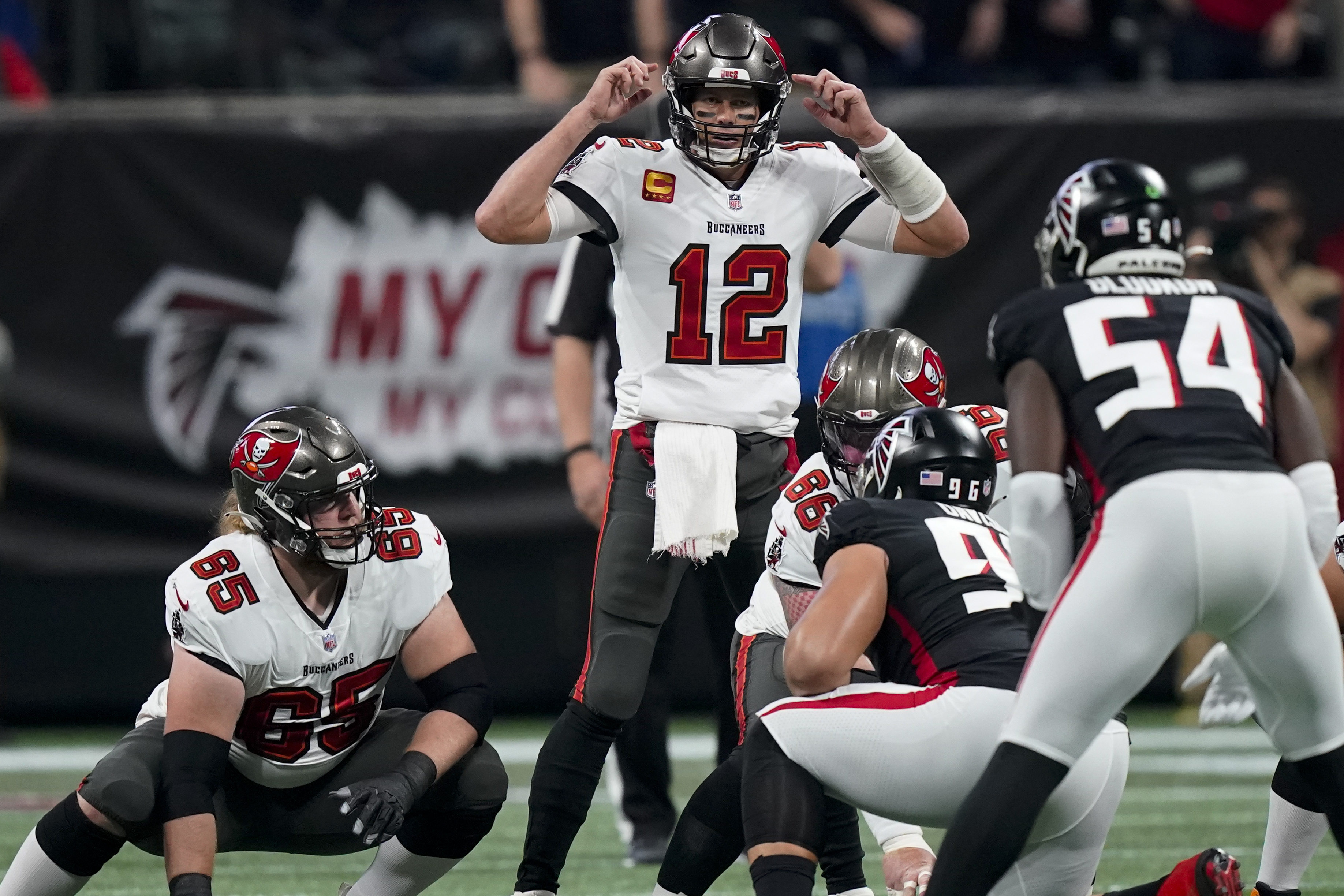 Buccaneers QB John Wolford carried off on stretcher following scary