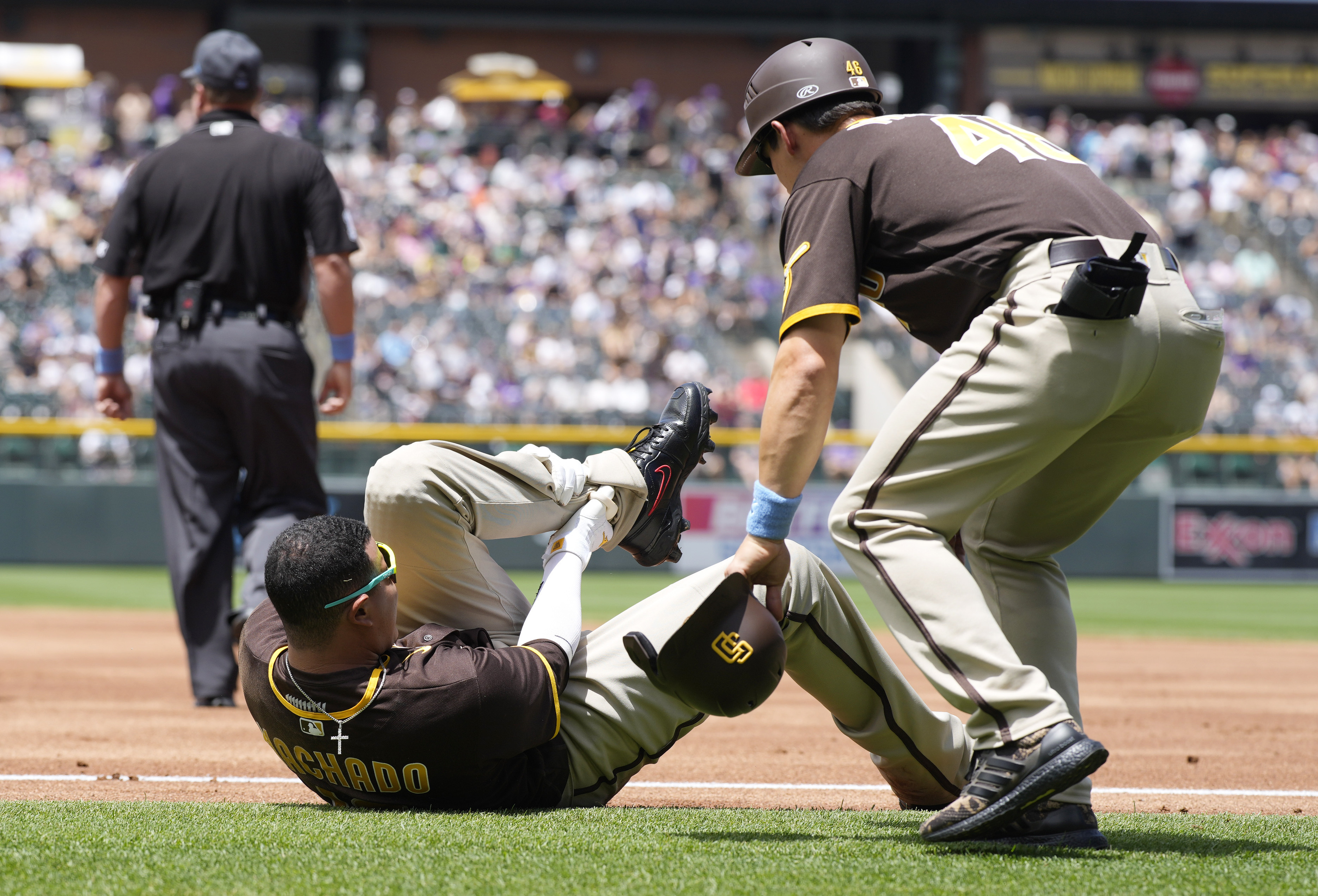 Padres third baseman Manny Machado has right elbow surgery San