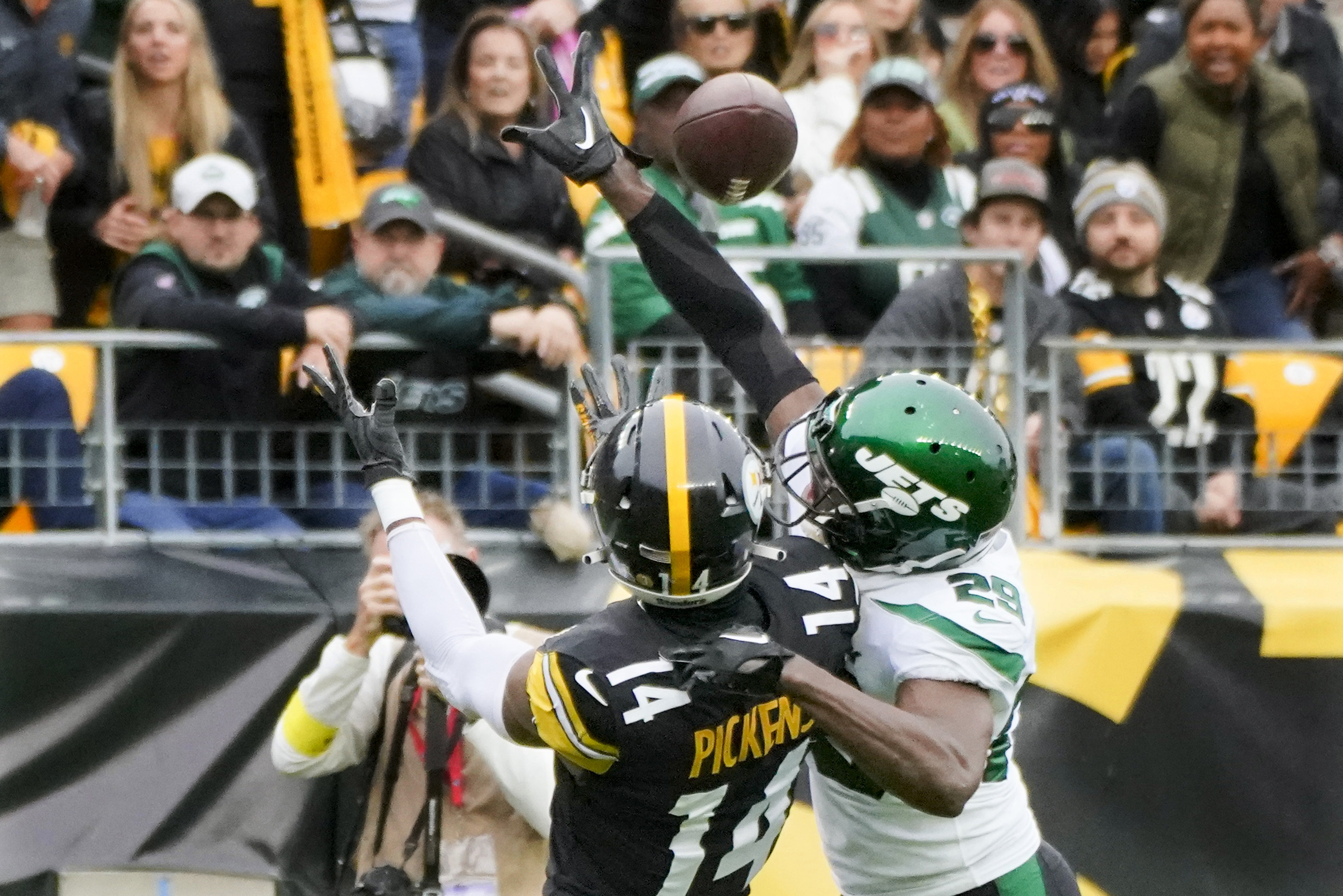 Wilson Rallies Jets Past Pickett, Steelers 24-20 - Bloomberg