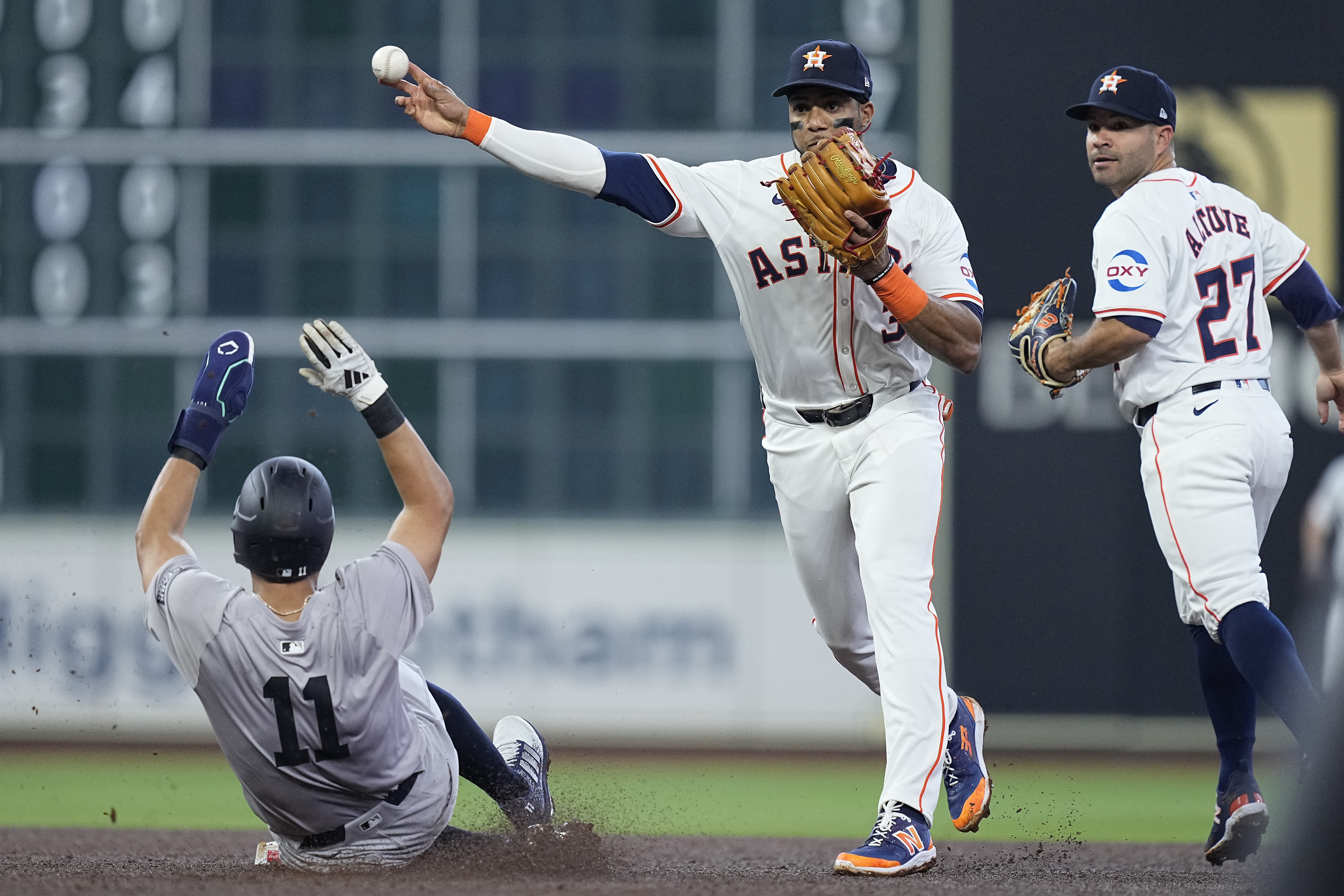 Astros look to break losing streak against Yankees