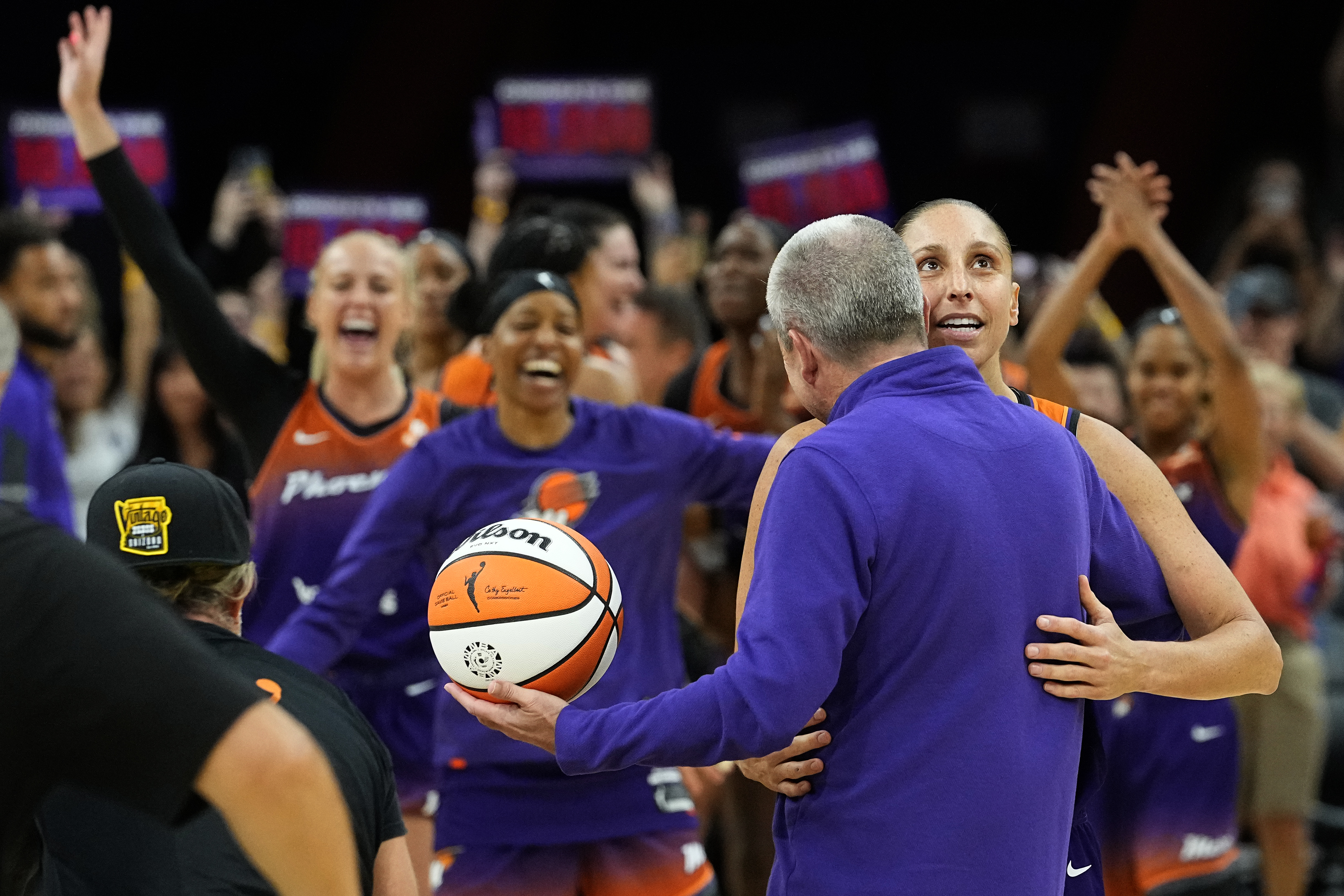 Diana Taurasi becomes first WNBA player to reach 10,000 points