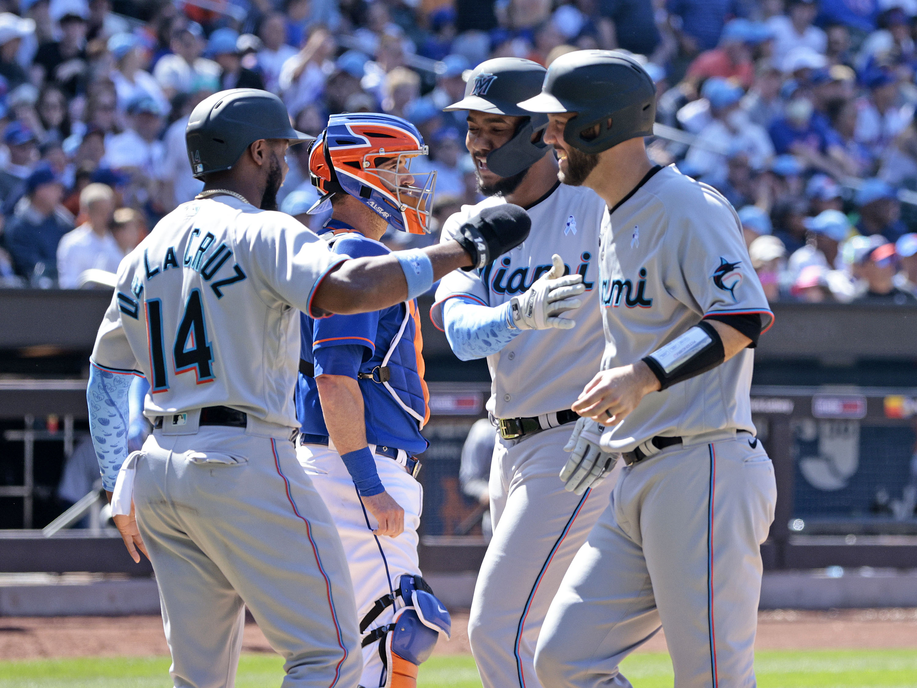 Encarnacion 5 RBIs Lifts Blue Jays Over Red Sox