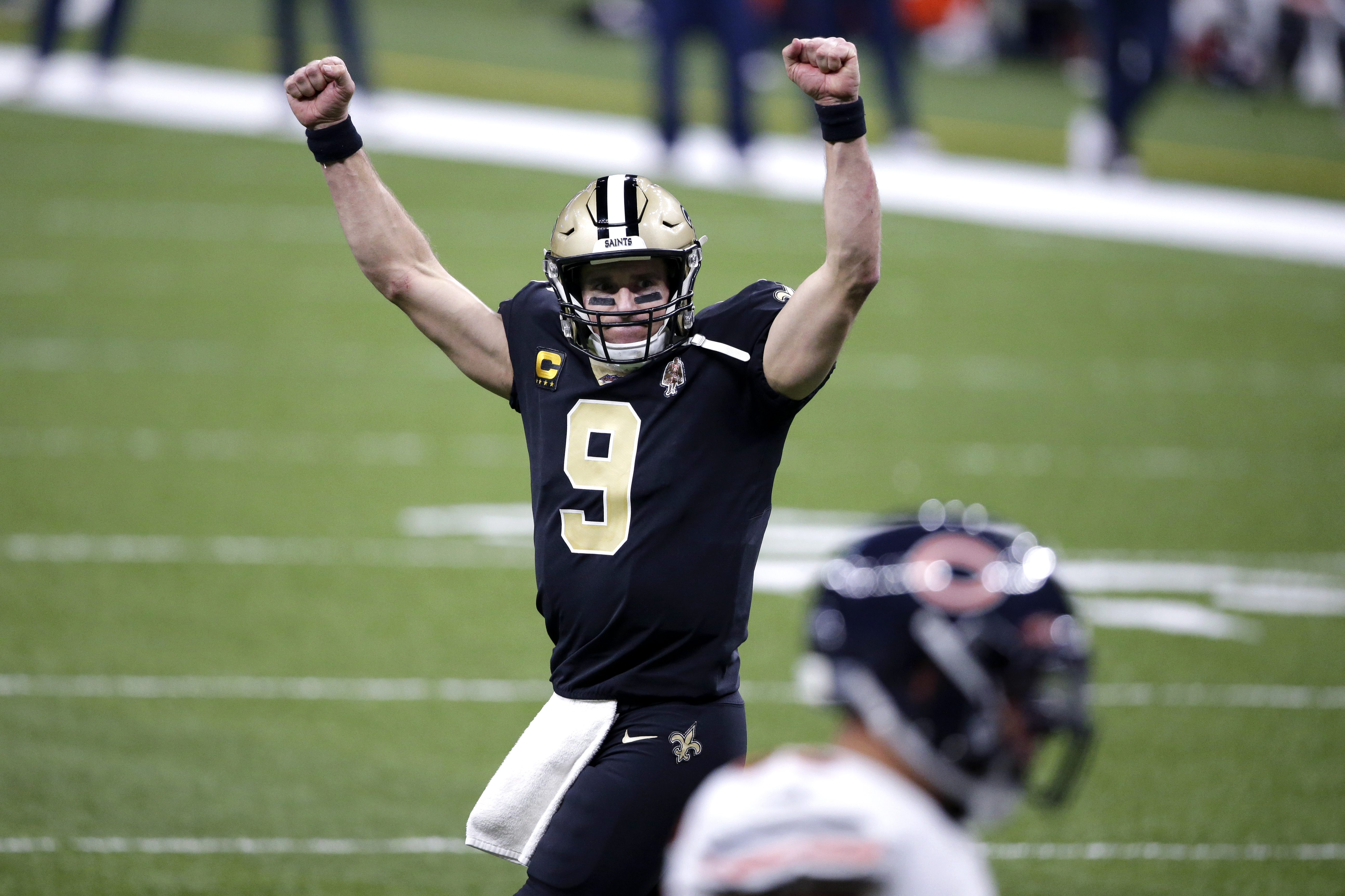 Brees, Saints pull away late for playoff win vs. Bears