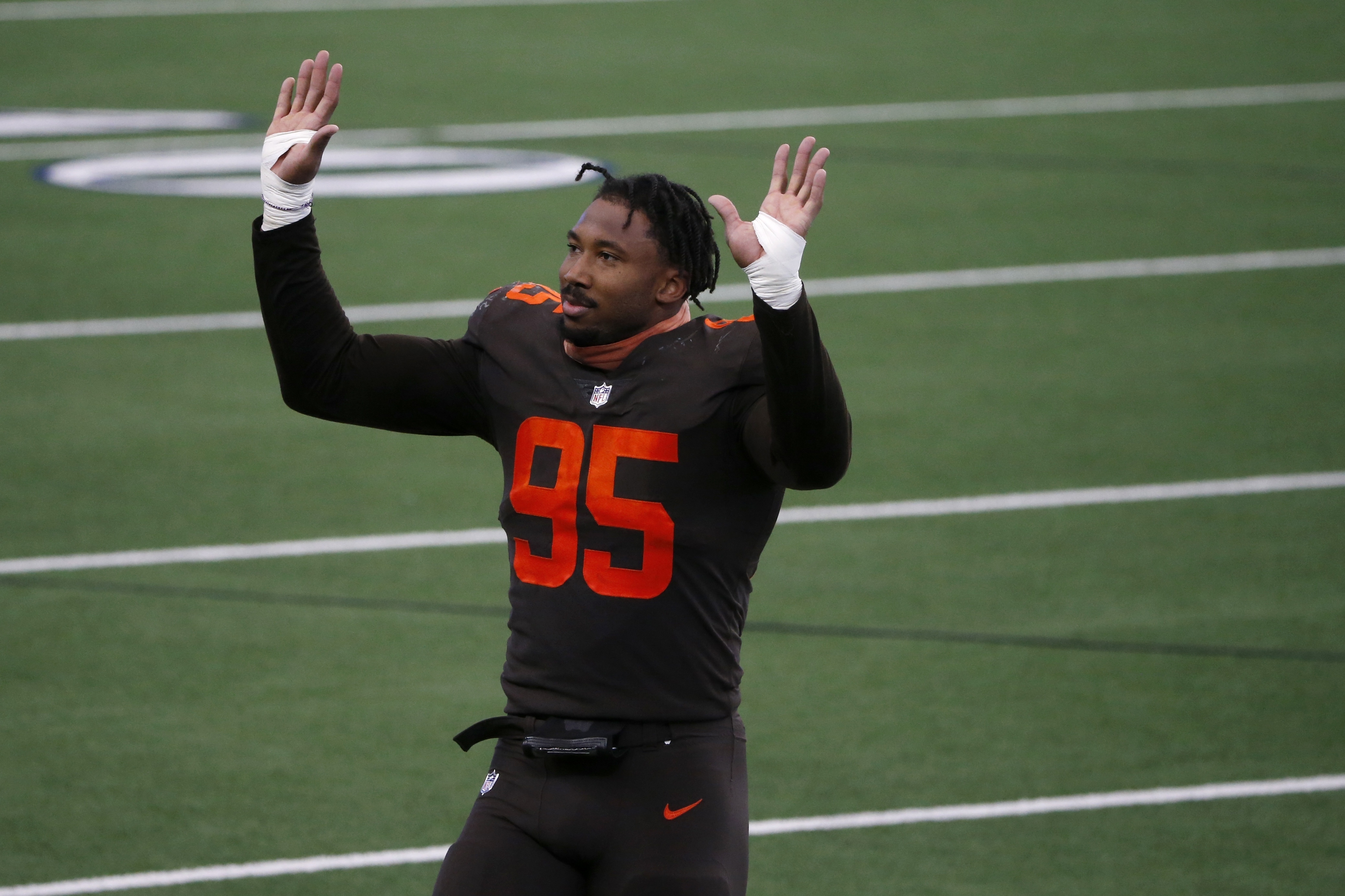 Mayfield, Garrett right at home as Browns beat Cowboys 49-38 – KGET 17