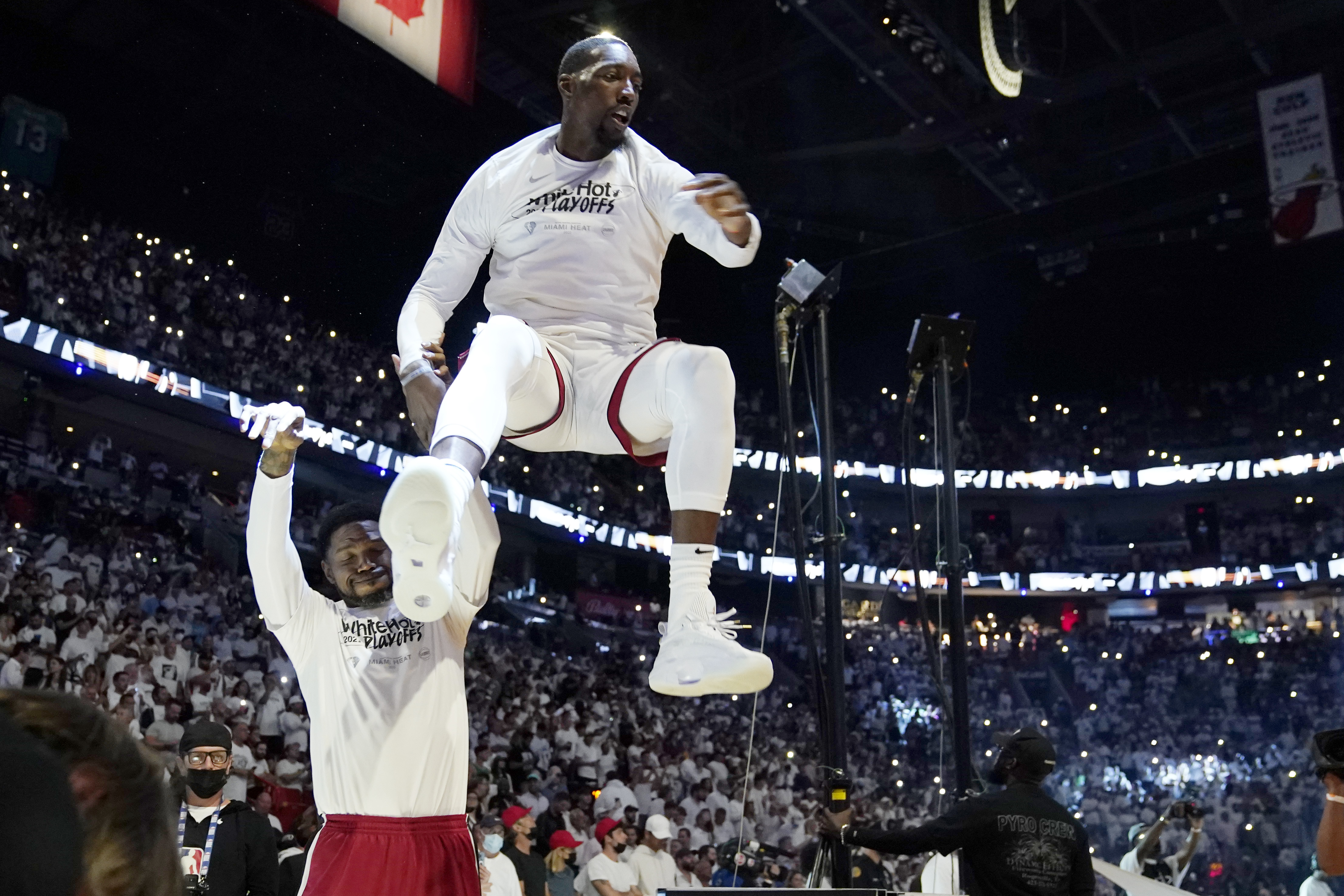Dwyane Wade Reflects On Kobe Bryant During Miami Heat Jersey Retirement