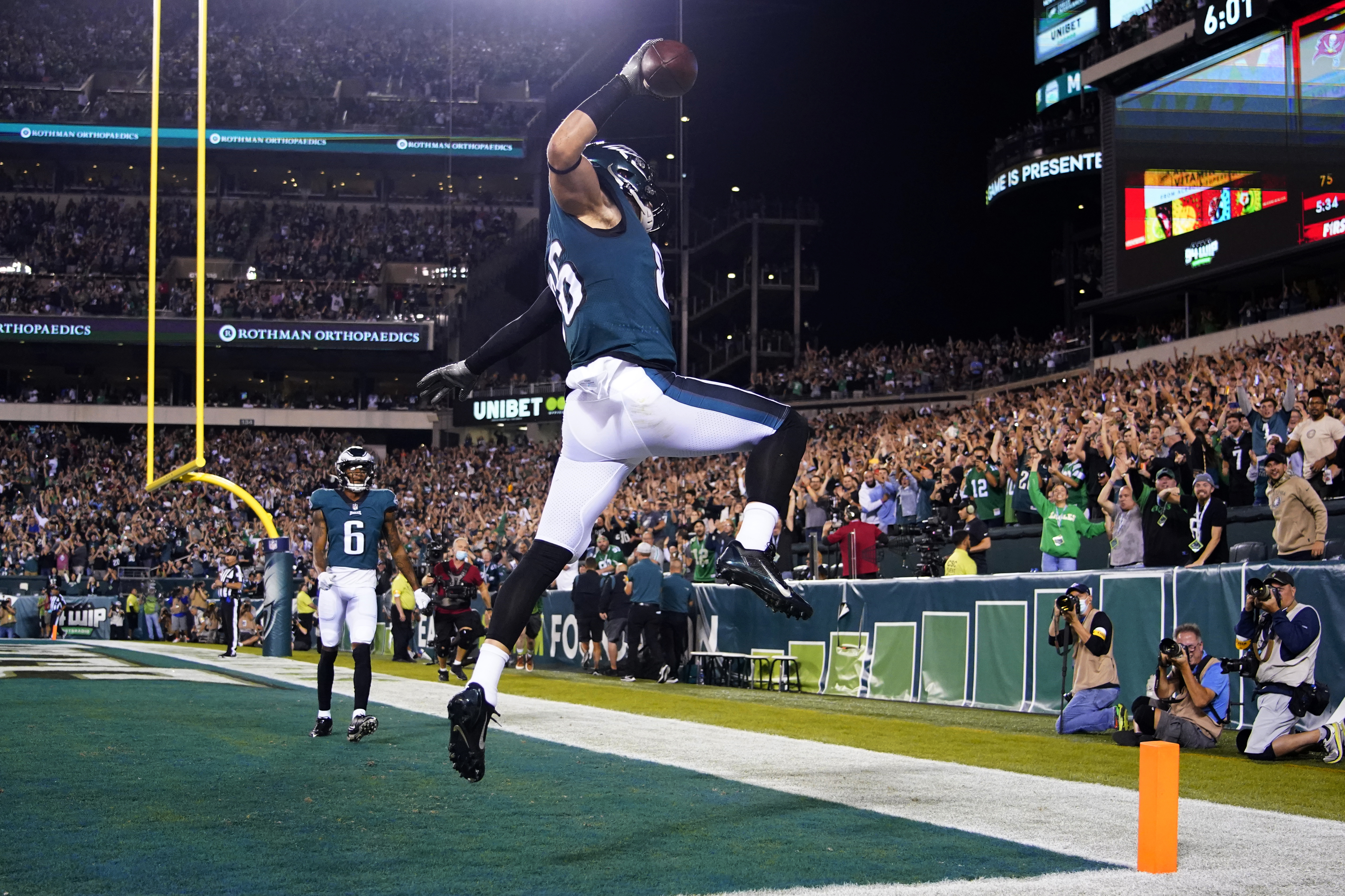 Philadelphia Eagles trade tight end Zach Ertz to Arizona Cardinals - On3