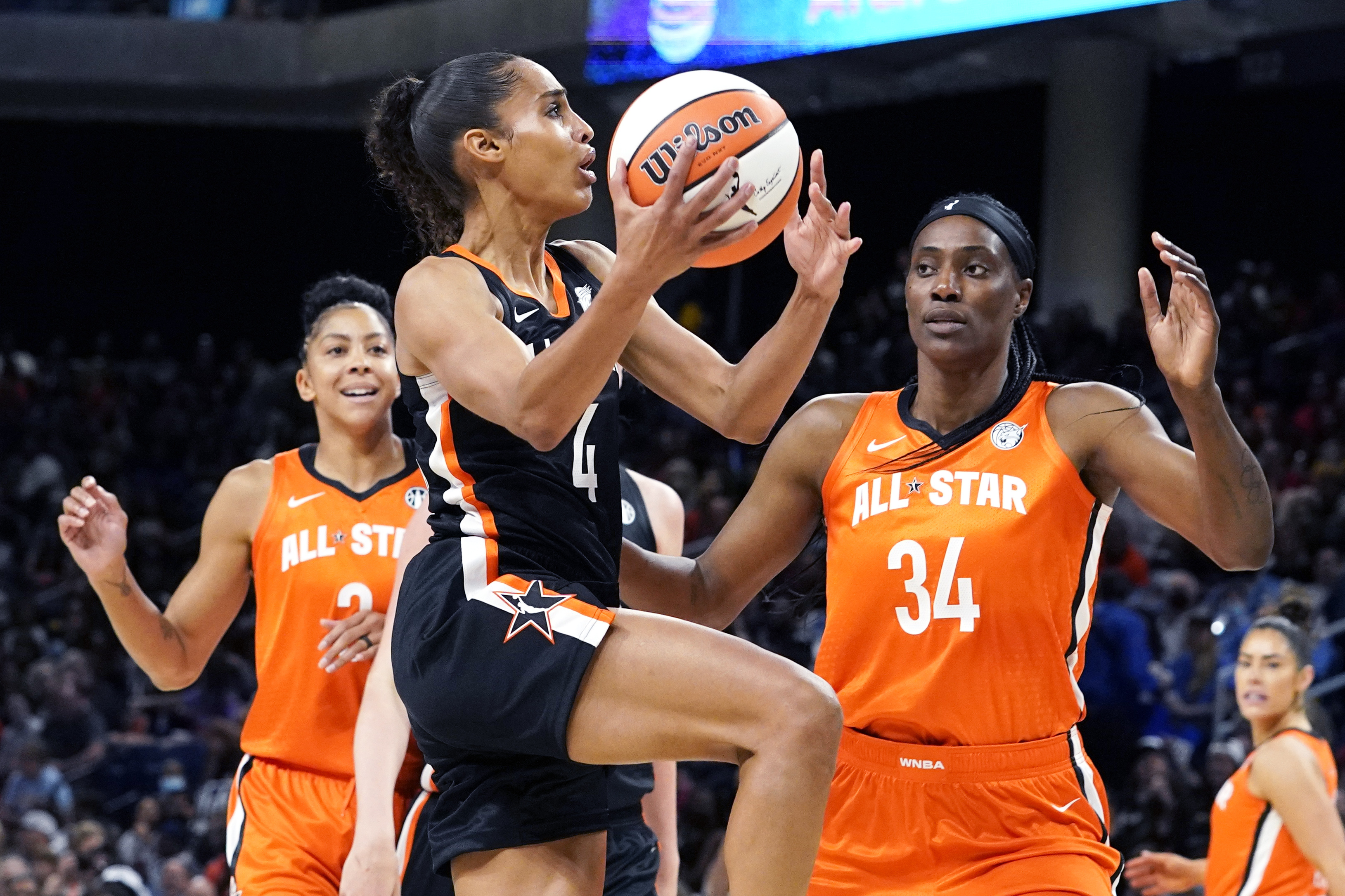 WNBA All-Star Game 2023: Griner dunks, Loyd stars, Team Stewart