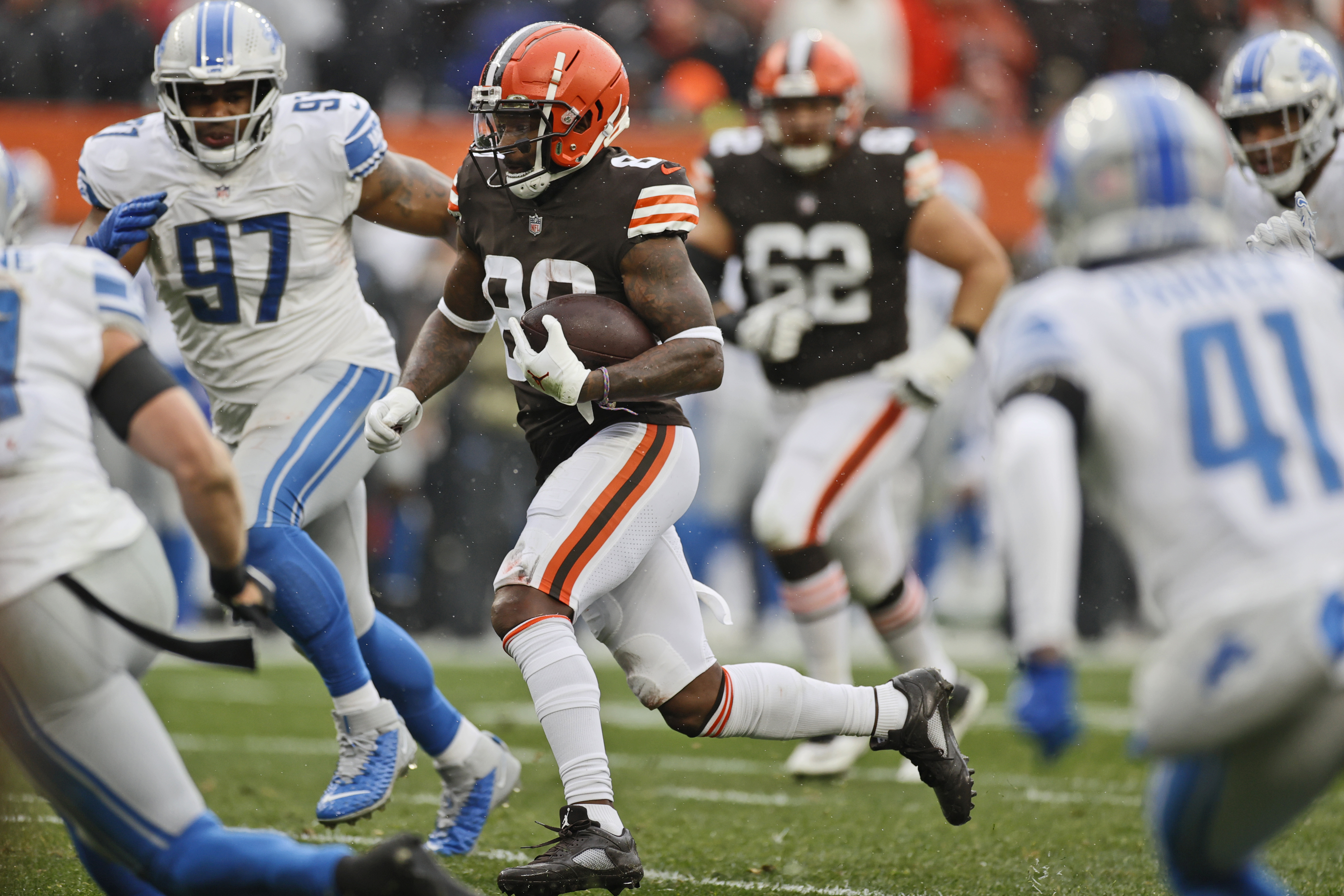 Lions remain winless after 13-10 loss in Cleveland