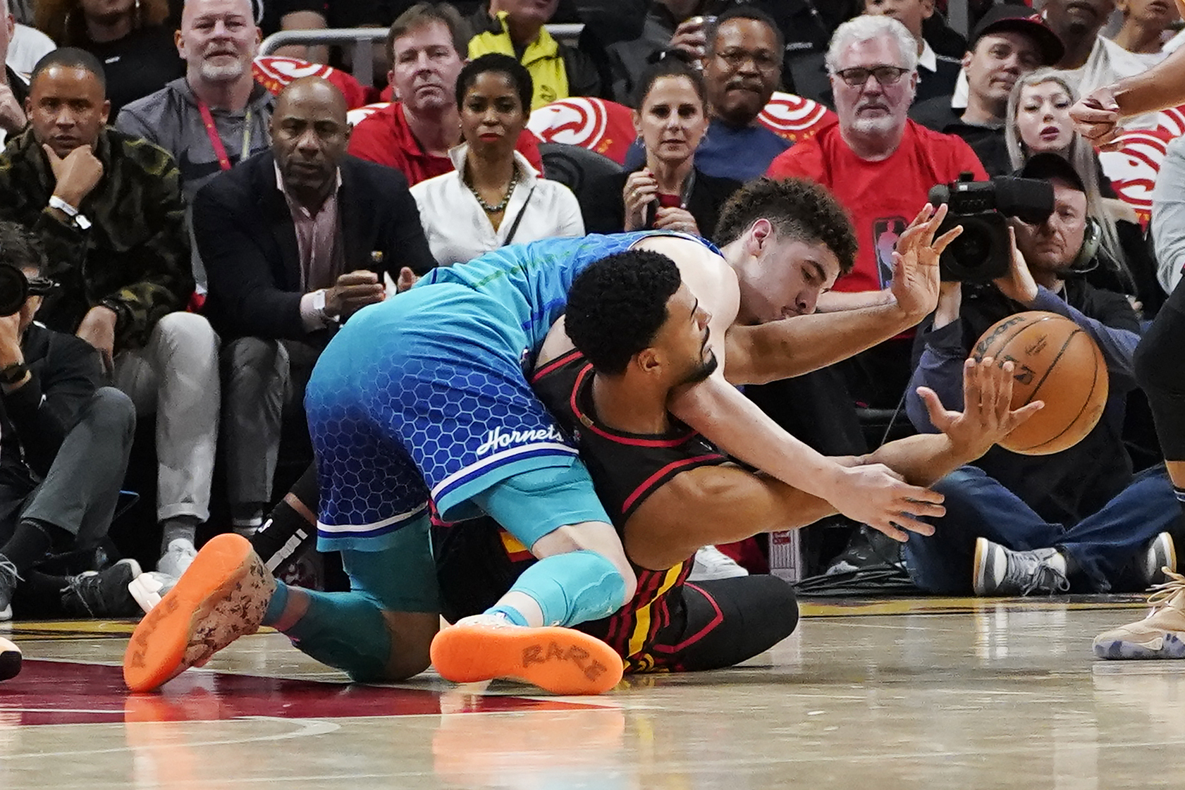 Young, Hunter lead Hawks to 132-103 play-in rout of Hornets