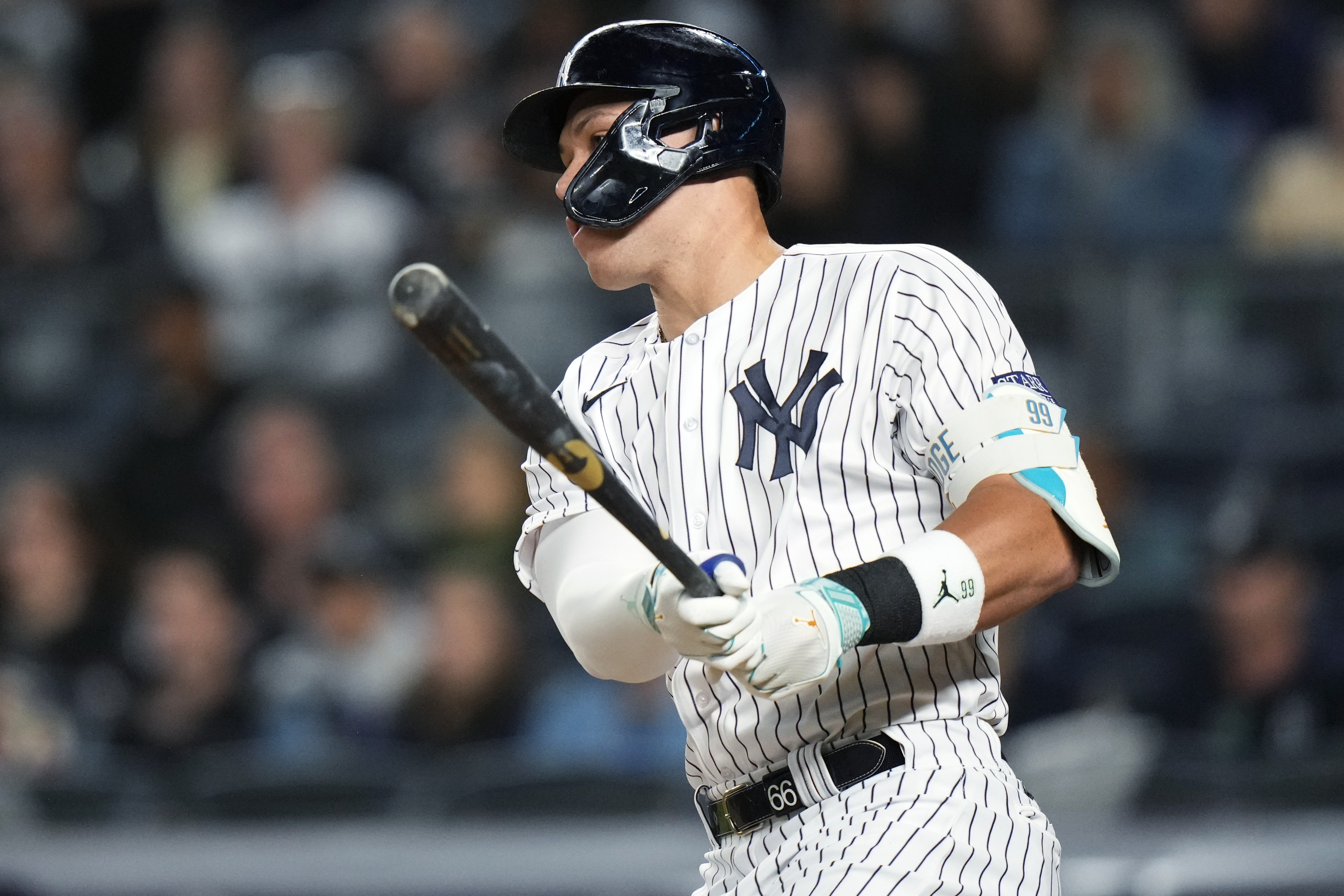 Judge hits 3 home runs, becomes first Yankees player to do it twice in one  season