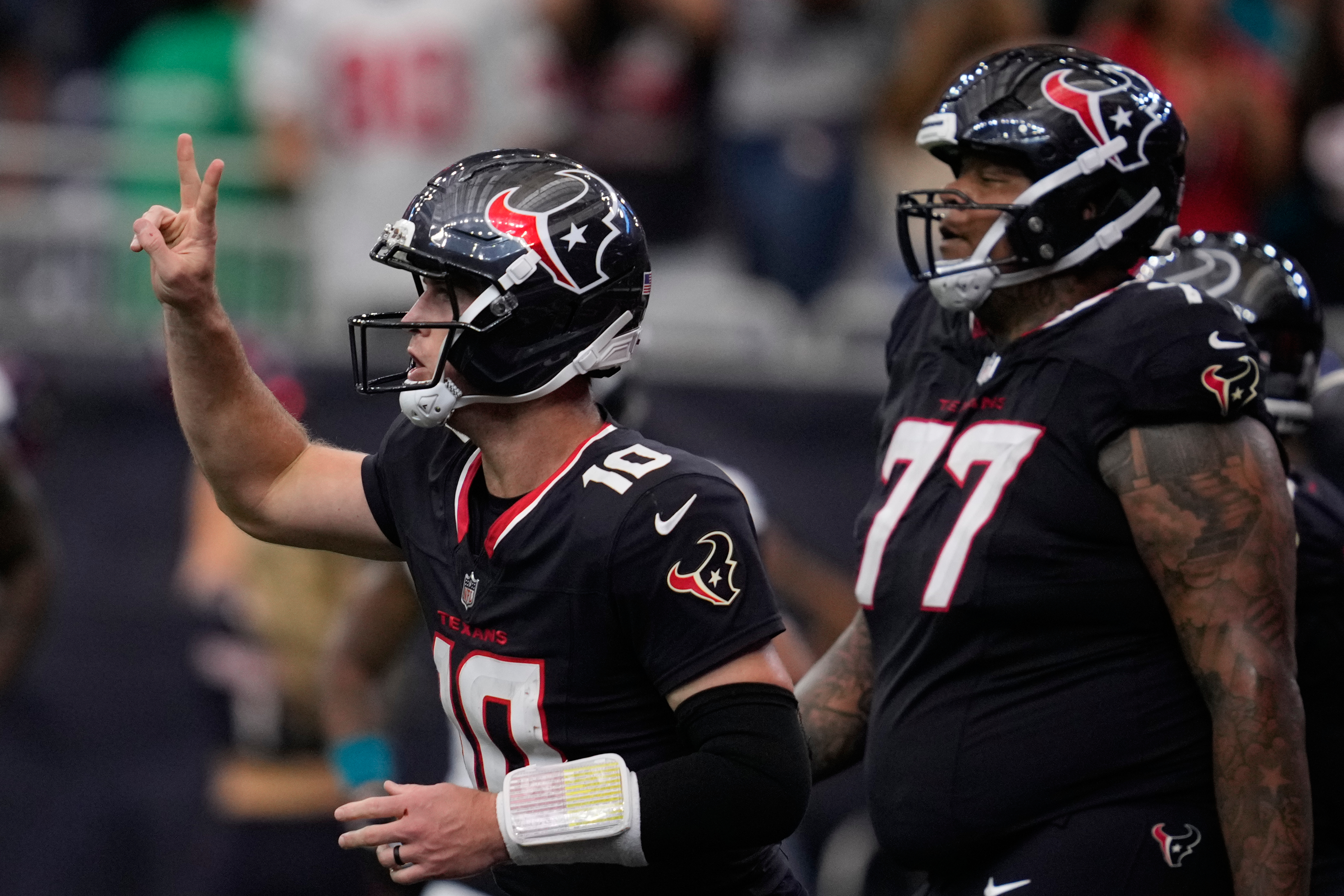 Texans right guard Ed Ingram out, triggering line changes against