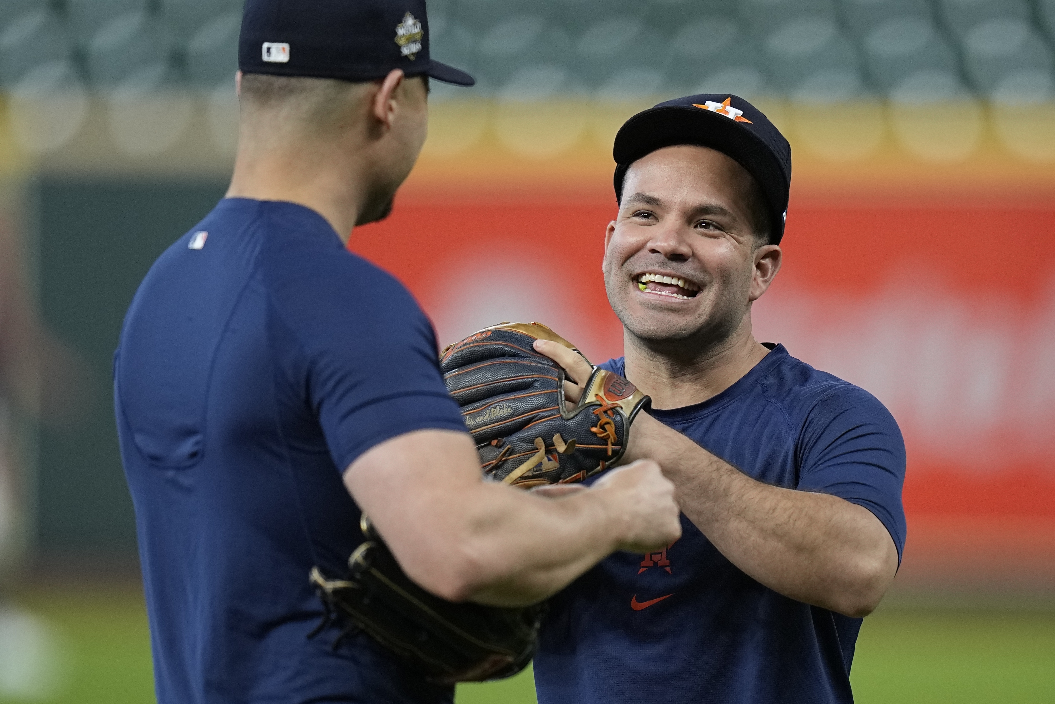 Jose Altuve of the Houston Astros takes batting practice before a News  Photo - Getty Images