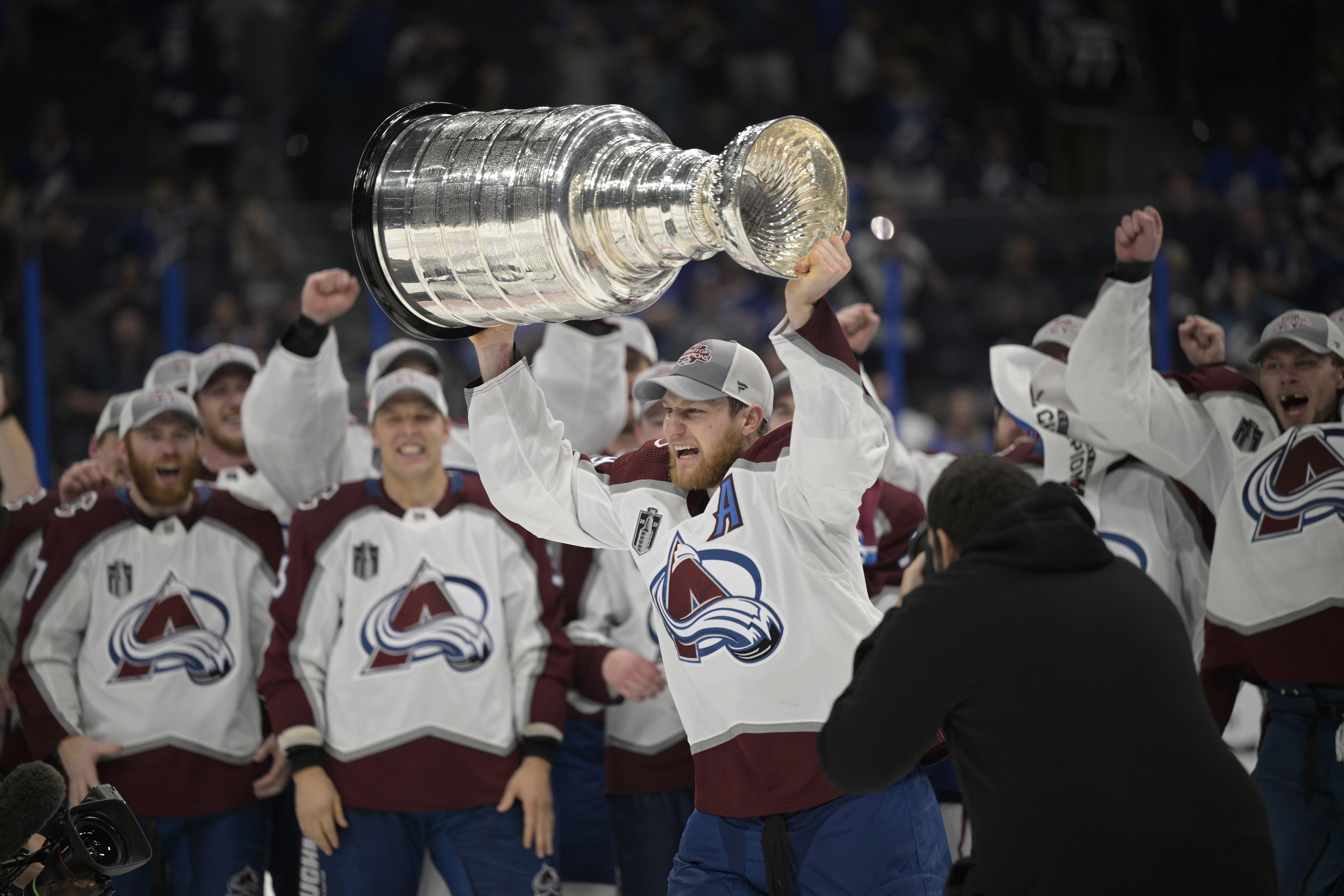 Defending Stanley Cup champion Avs surging as Wild hit Mile High City