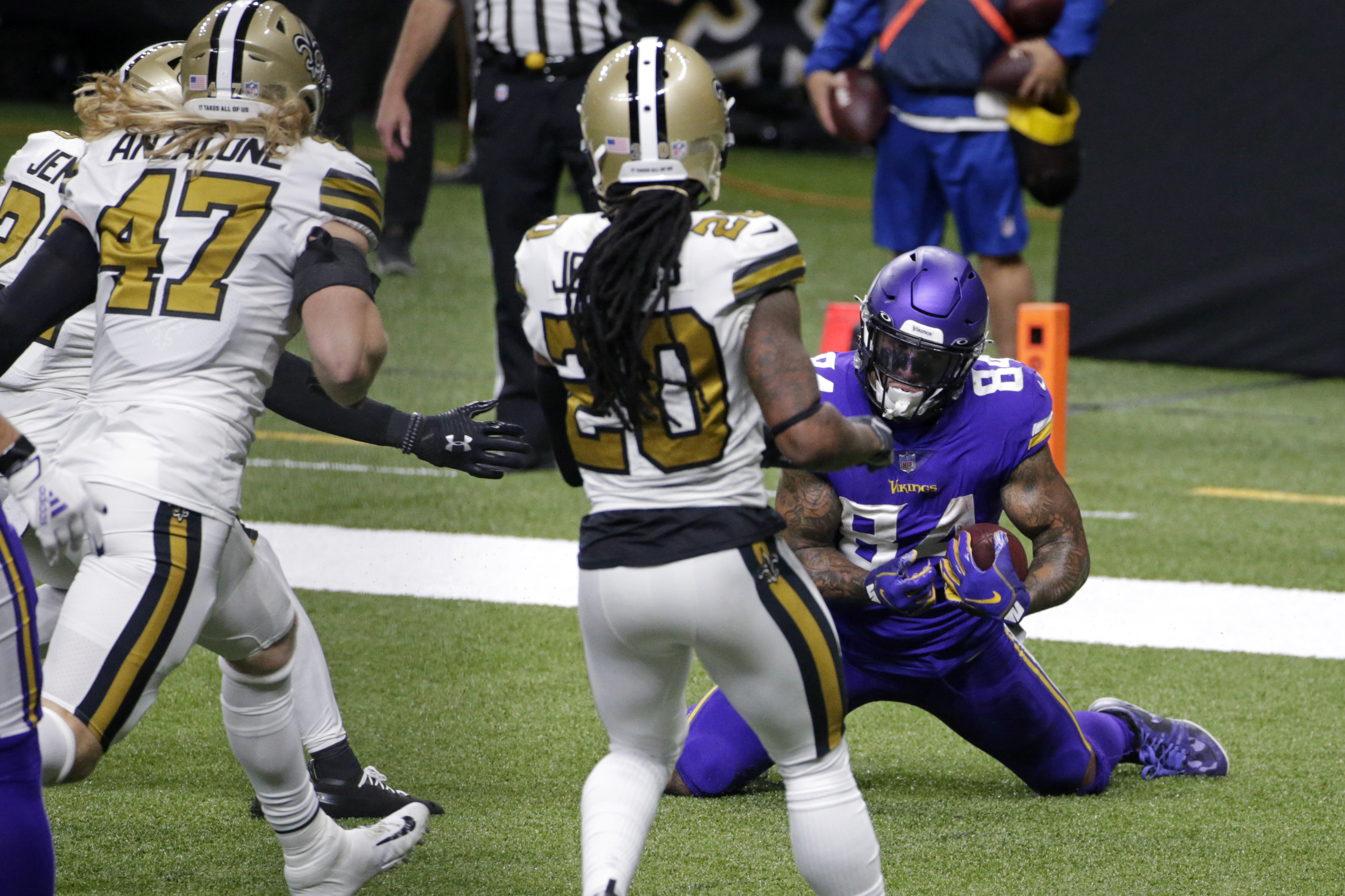 Alvin Kamara first since Gale Sayers in 1965 to score 6 TDs as Saints  clinch NFC South with win vs. Vikings