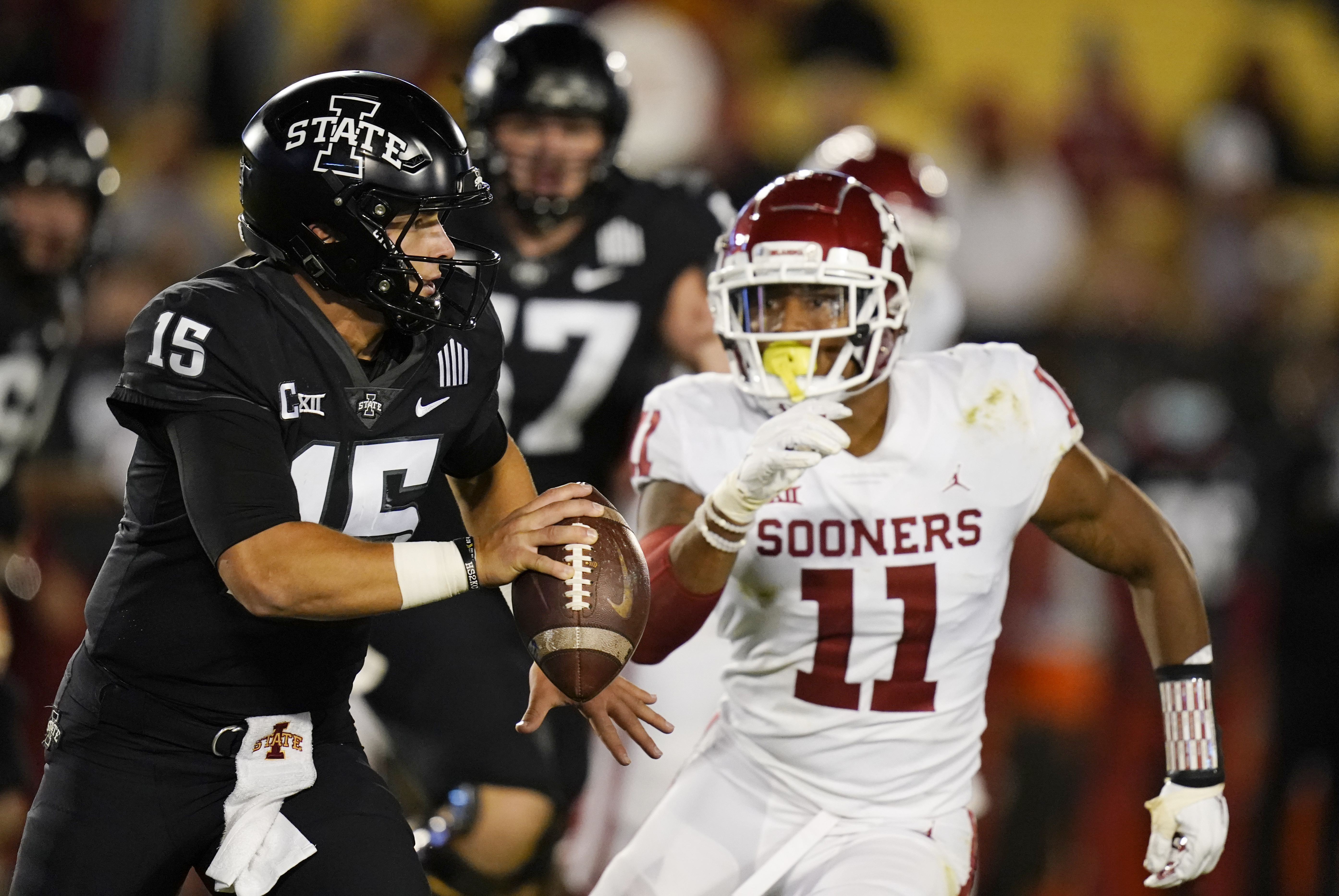 Iowa State hands No. 18 Oklahoma second straight loss, 37-30