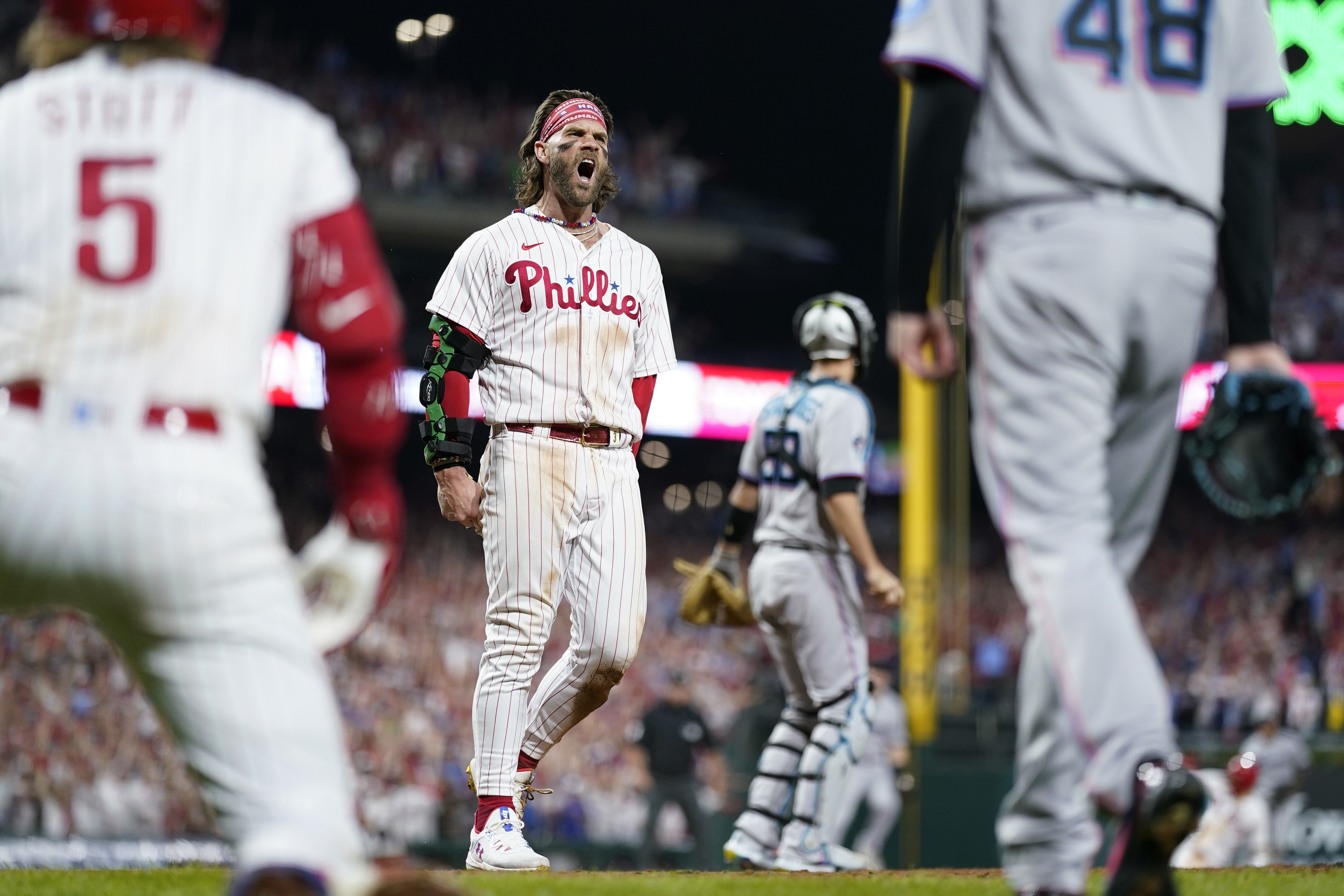 Rhys Hoskins throws out the first pitch prior to the Marlins-Phillies Game  1 : r/baseball