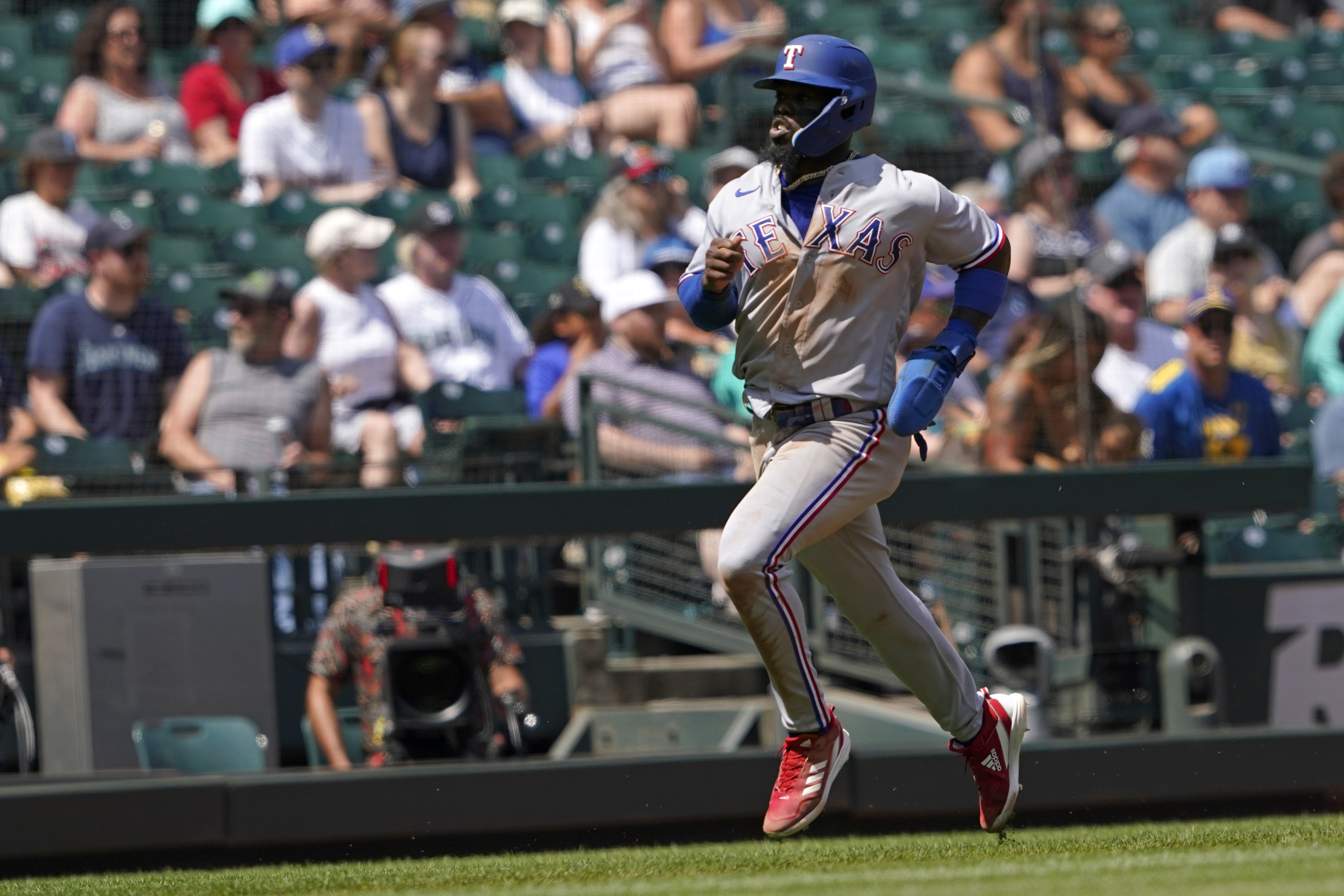 Play of the Day: Adolis Garcia Hits 3-Run HR As The Rangers Sweep