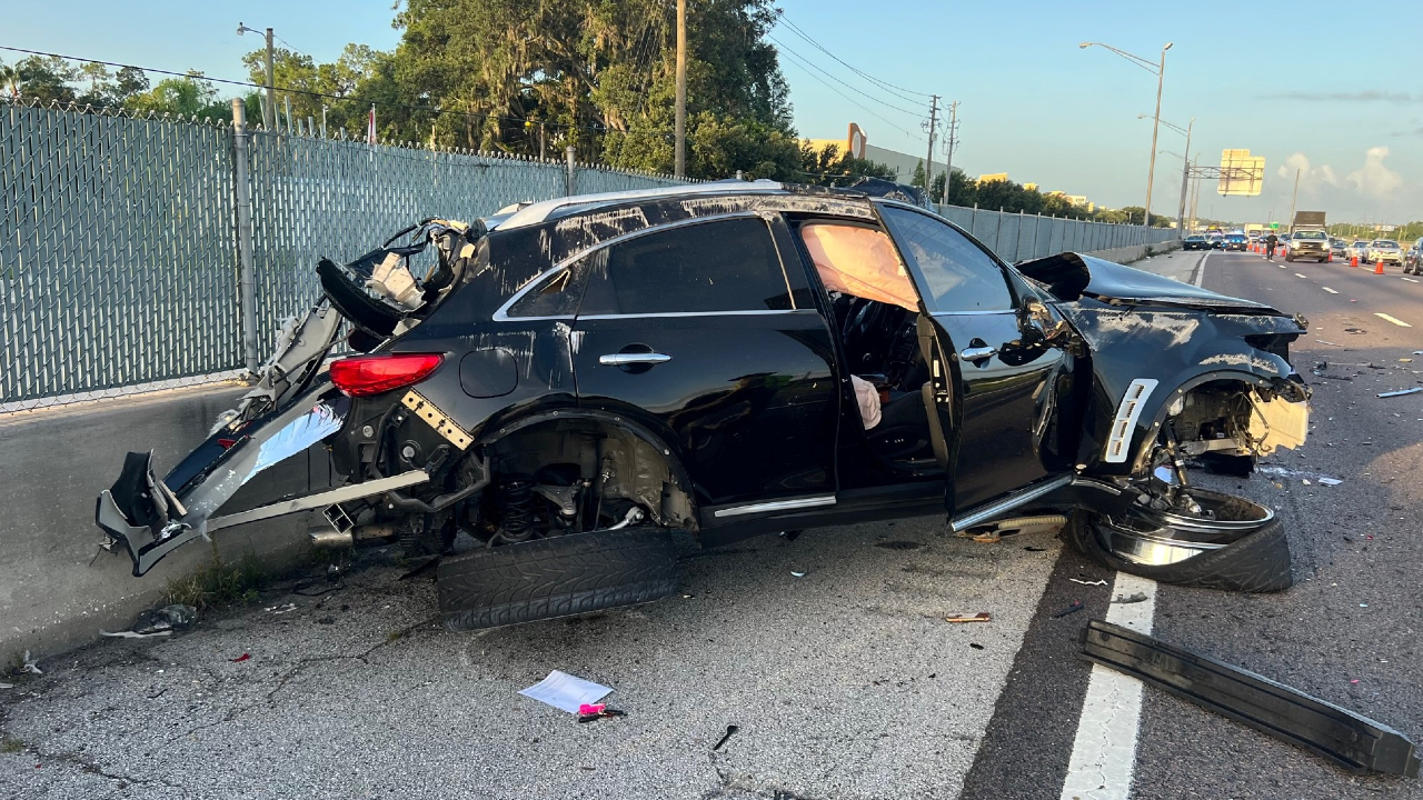 Houston crash: 1 dead, 1 injured after car crashes into tree on S