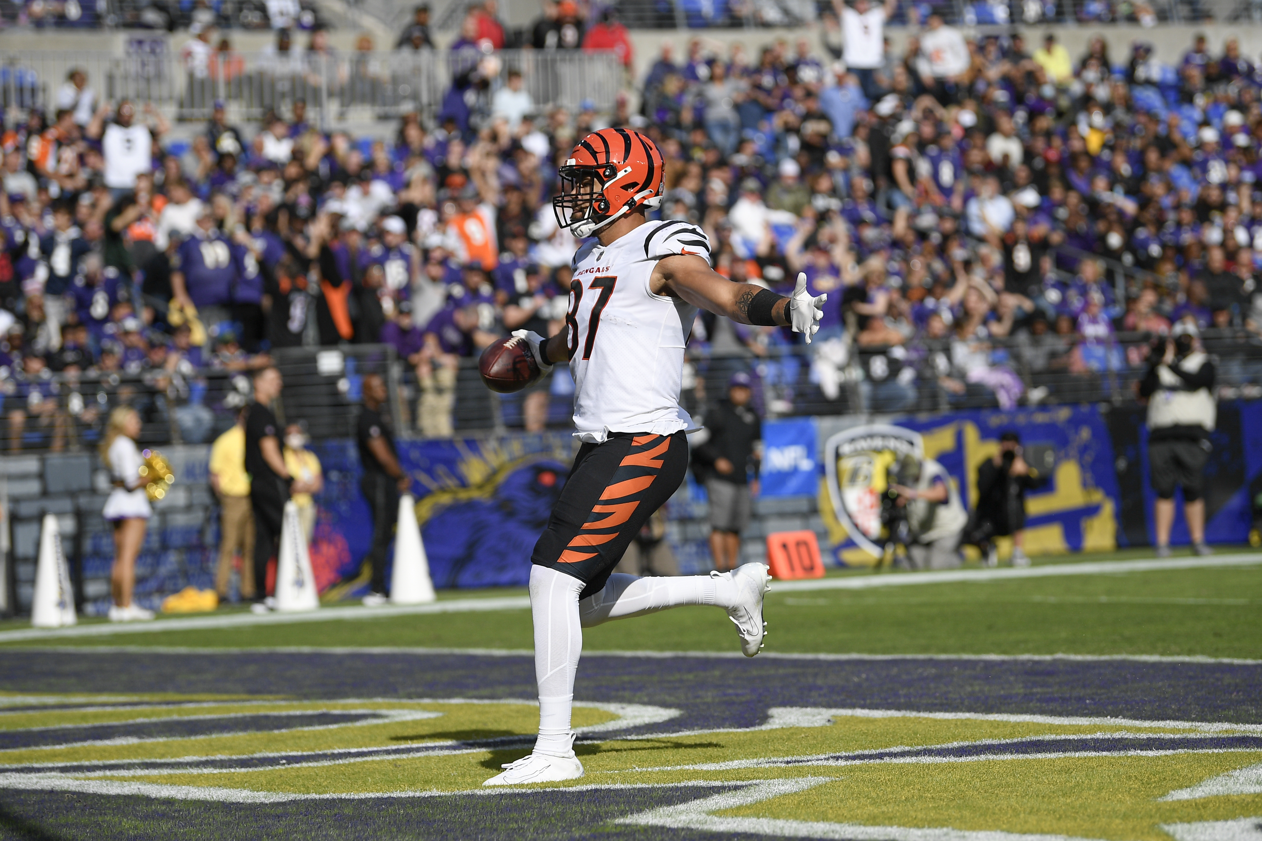 Burrow, Chase lead way as Bengals speed past Ravens 41-17