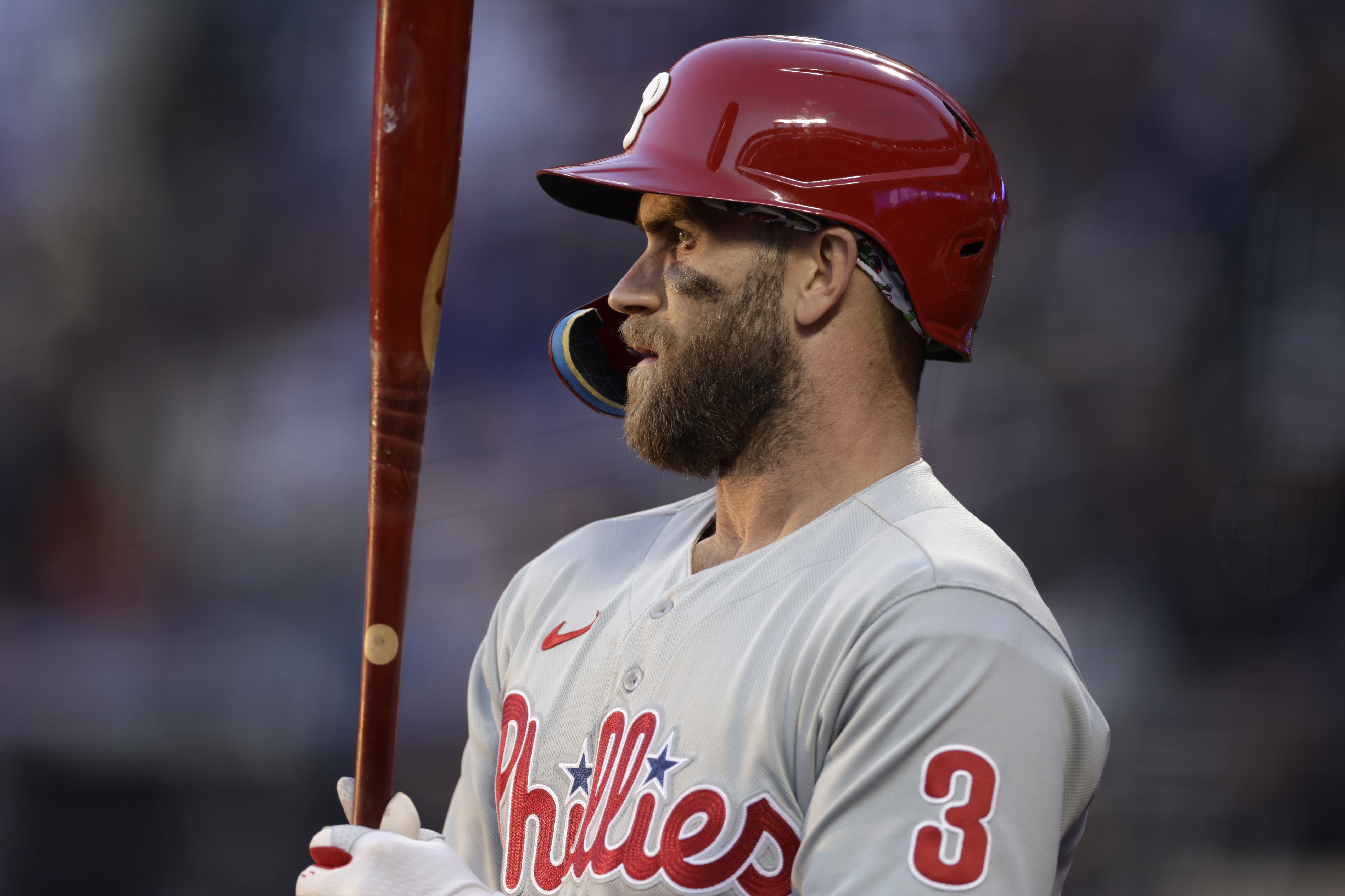 Phillies' Bryce Harper hits 4 batting practice home runs 