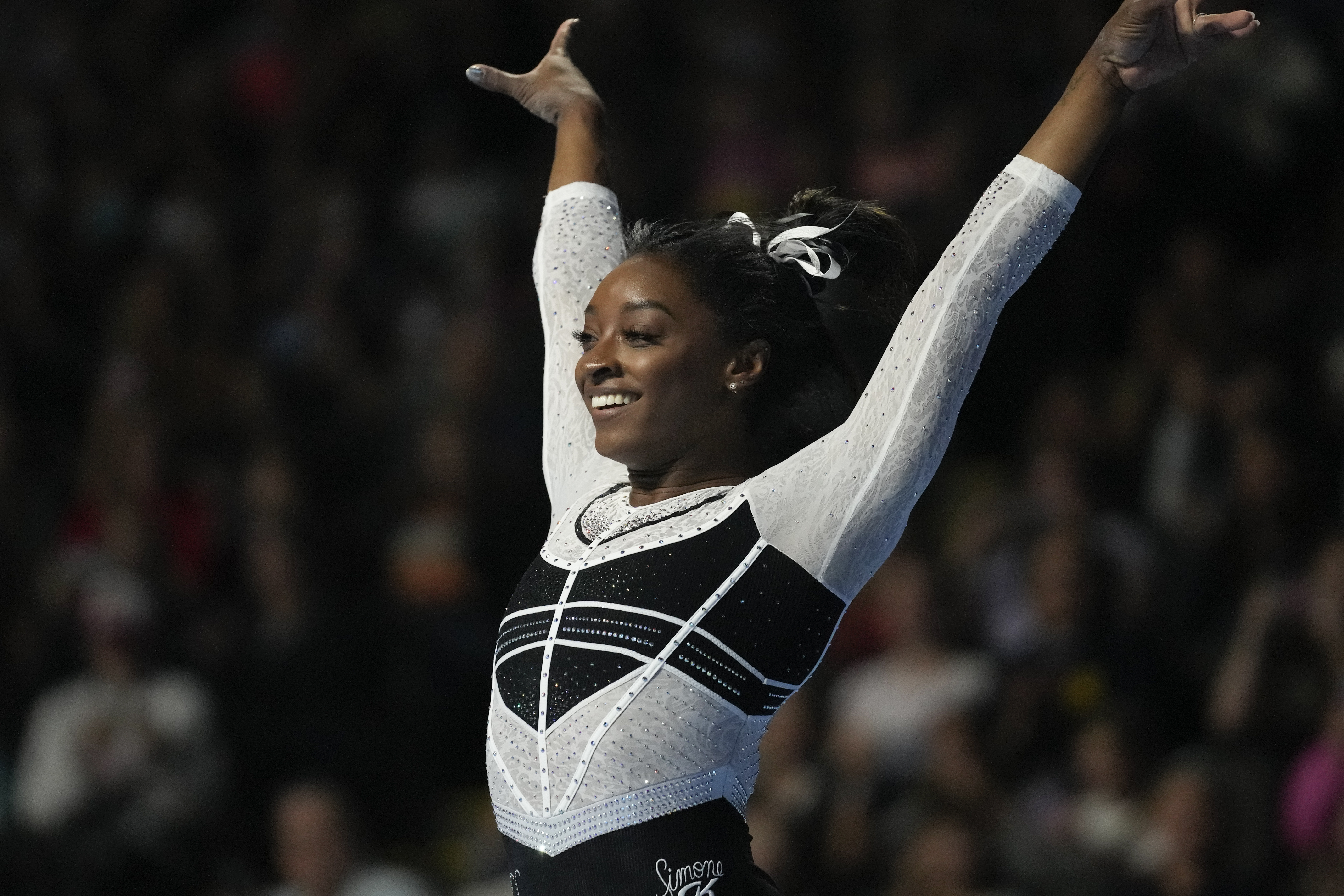 Simone Biles cuts wedding celebrations short as Jonathan Owens signs with  the Green Bay Packers