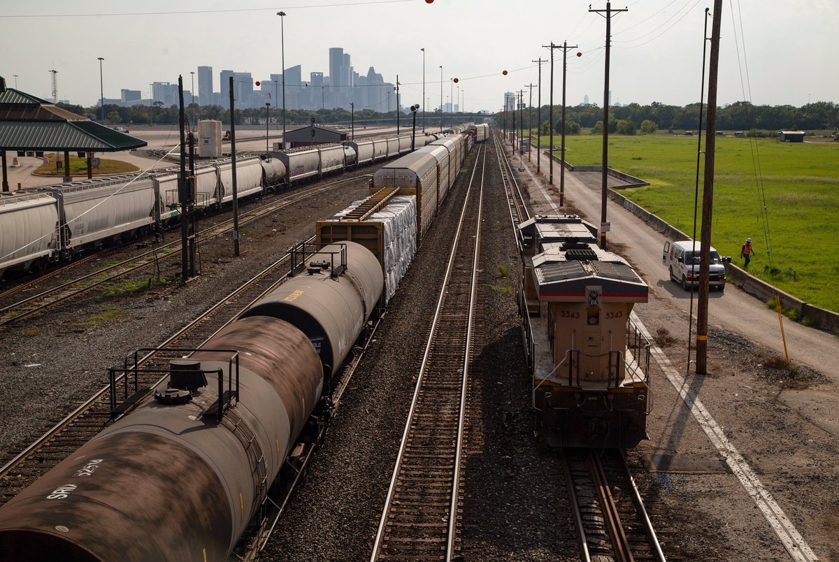 Key Texas industries could face bottlenecks over railroad labor dispute