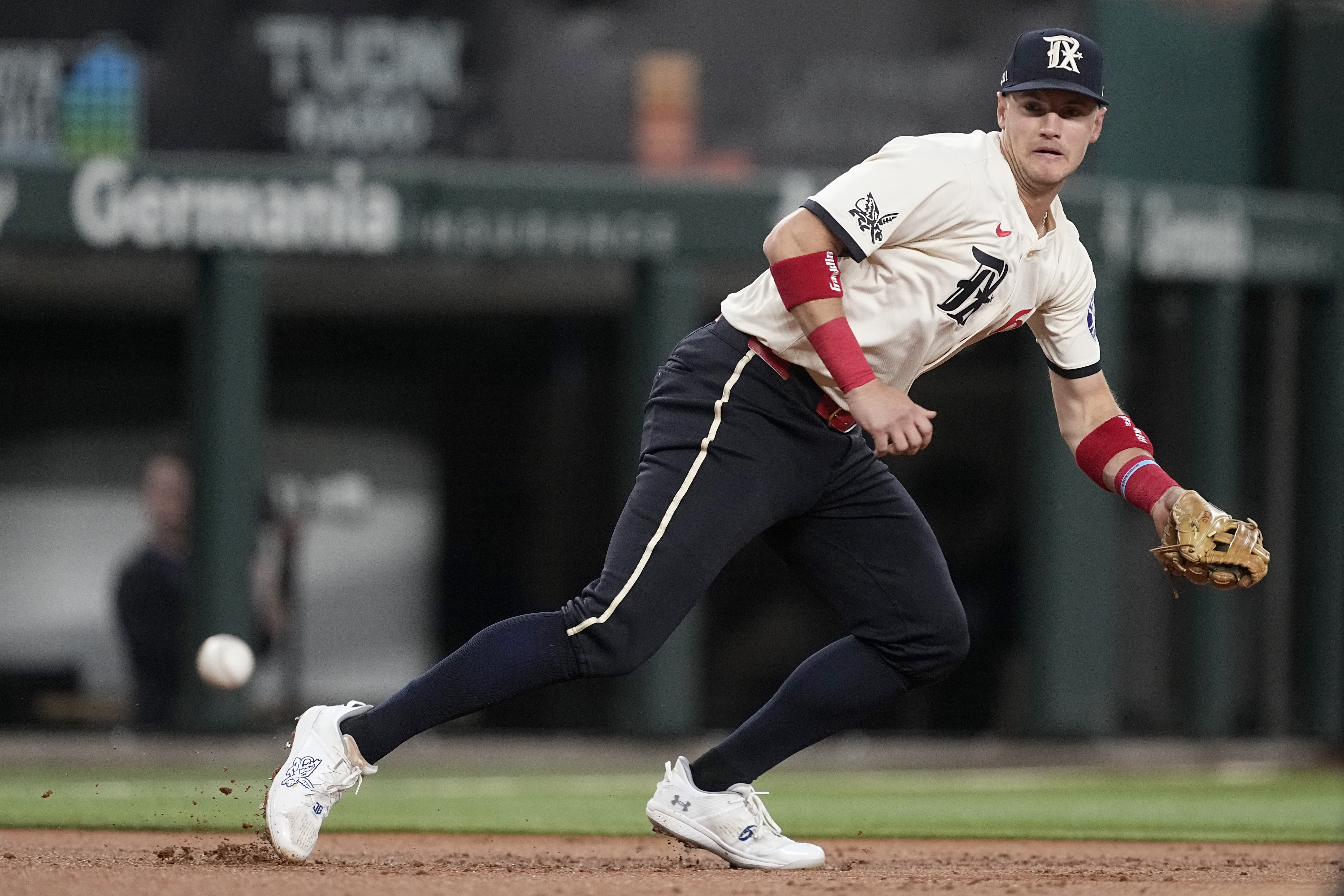 San Antonio's Jung brothers bring sibling rivalry, tic-tac-toe to