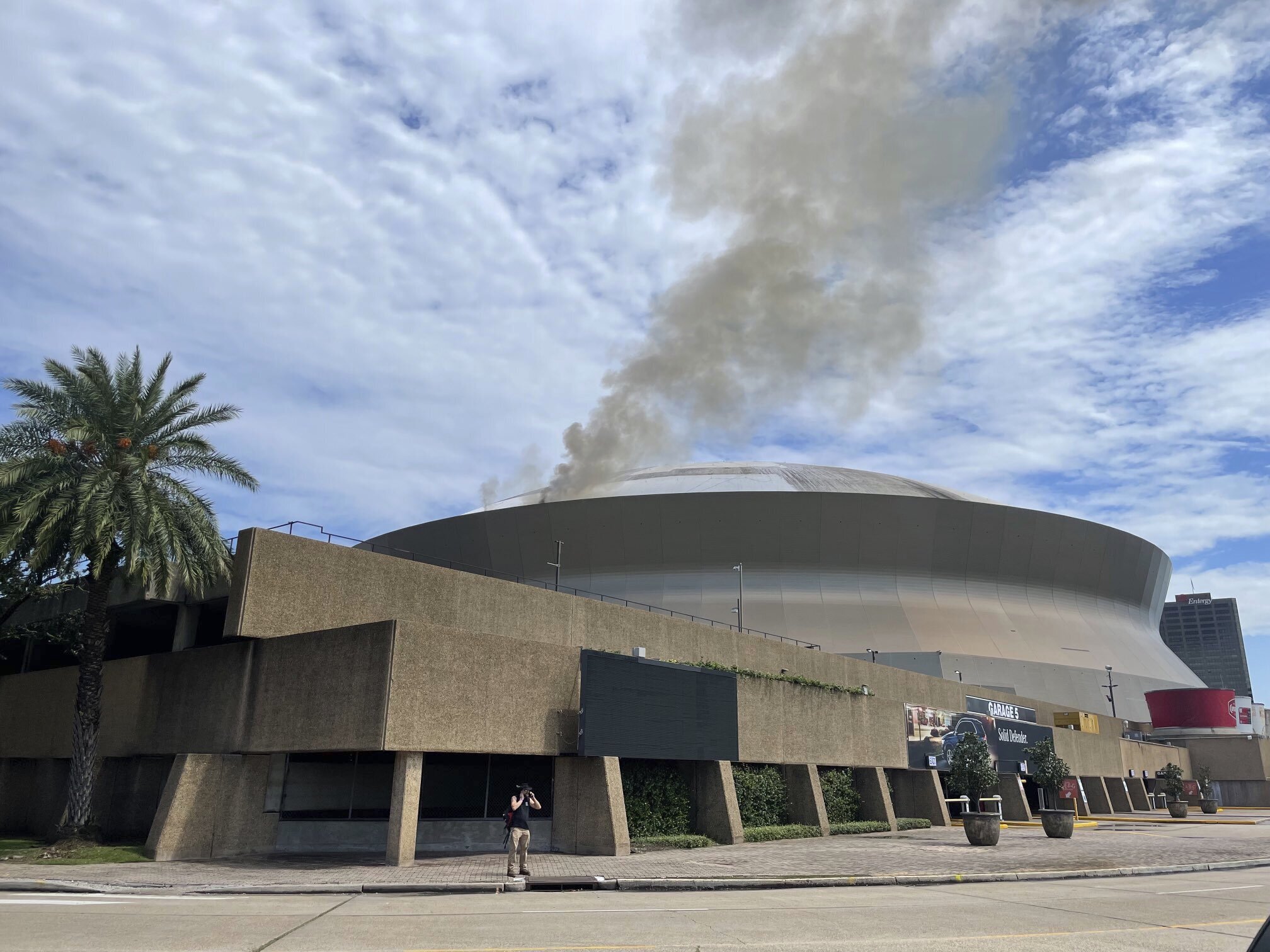 New Orleans: Flames shoot up side of Superdome roof, put out – The