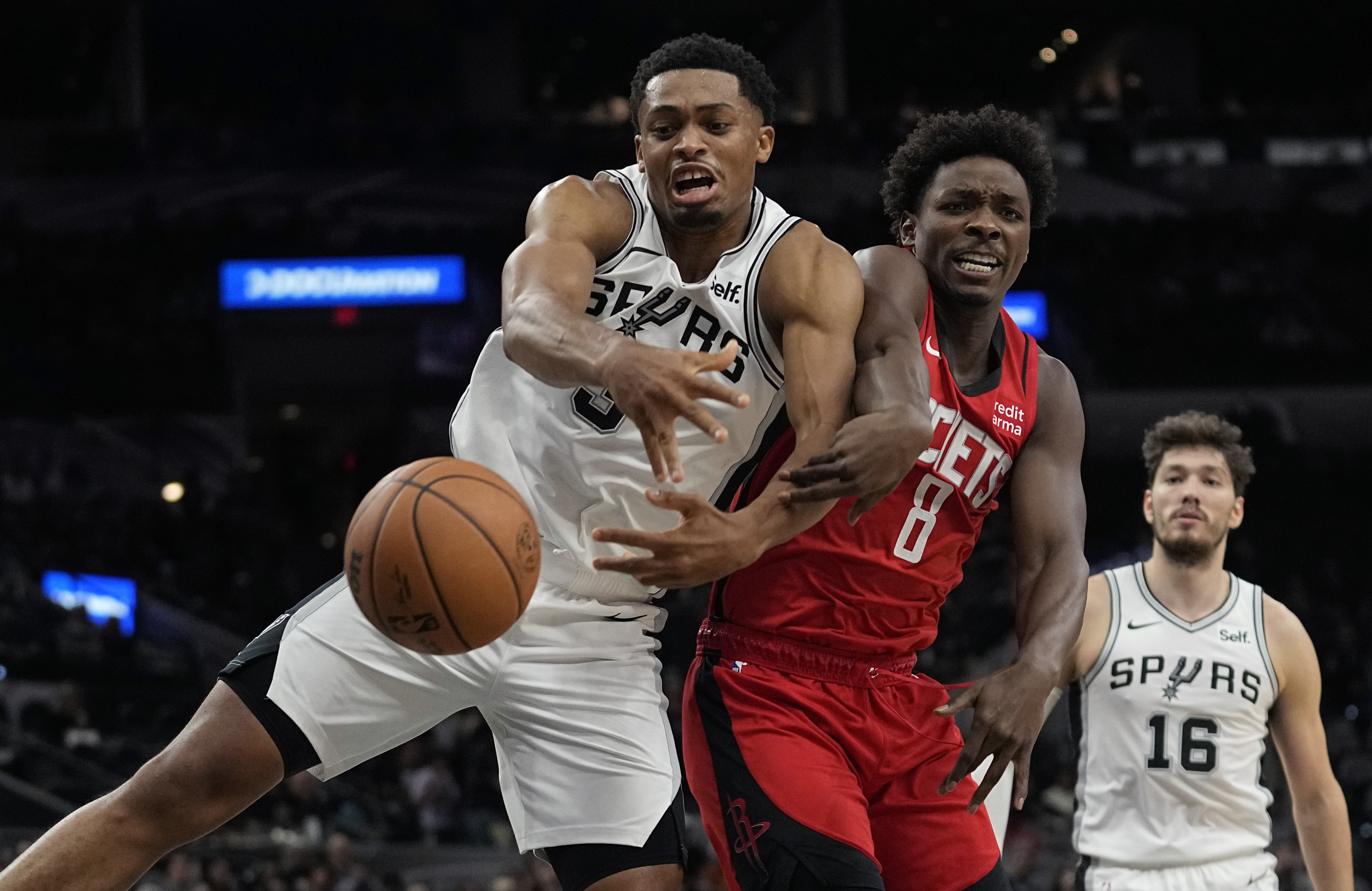 San Antonio Spurs are prepared if basketball turns into battle