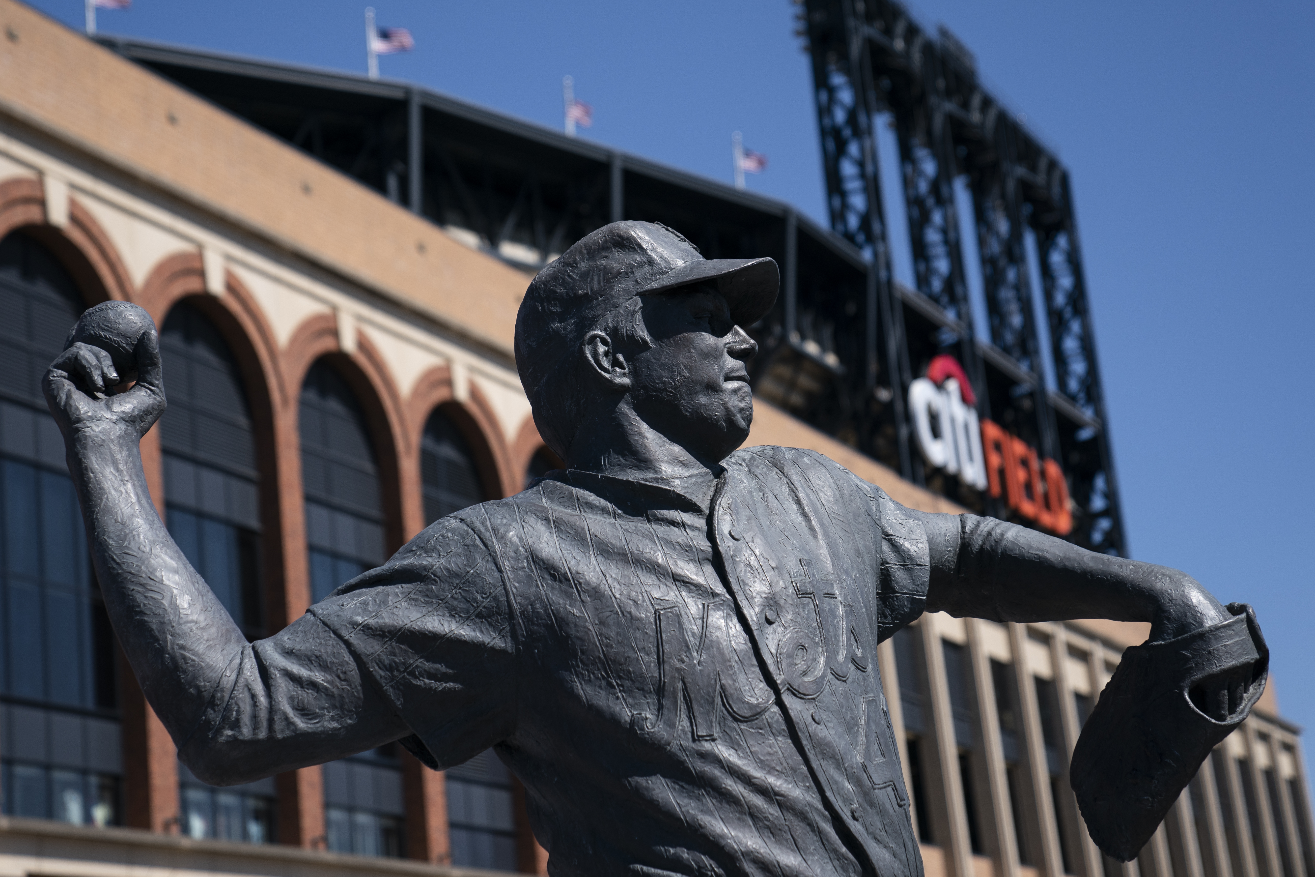 Mets honored Tom Seaver, Jackie Robinson with their play