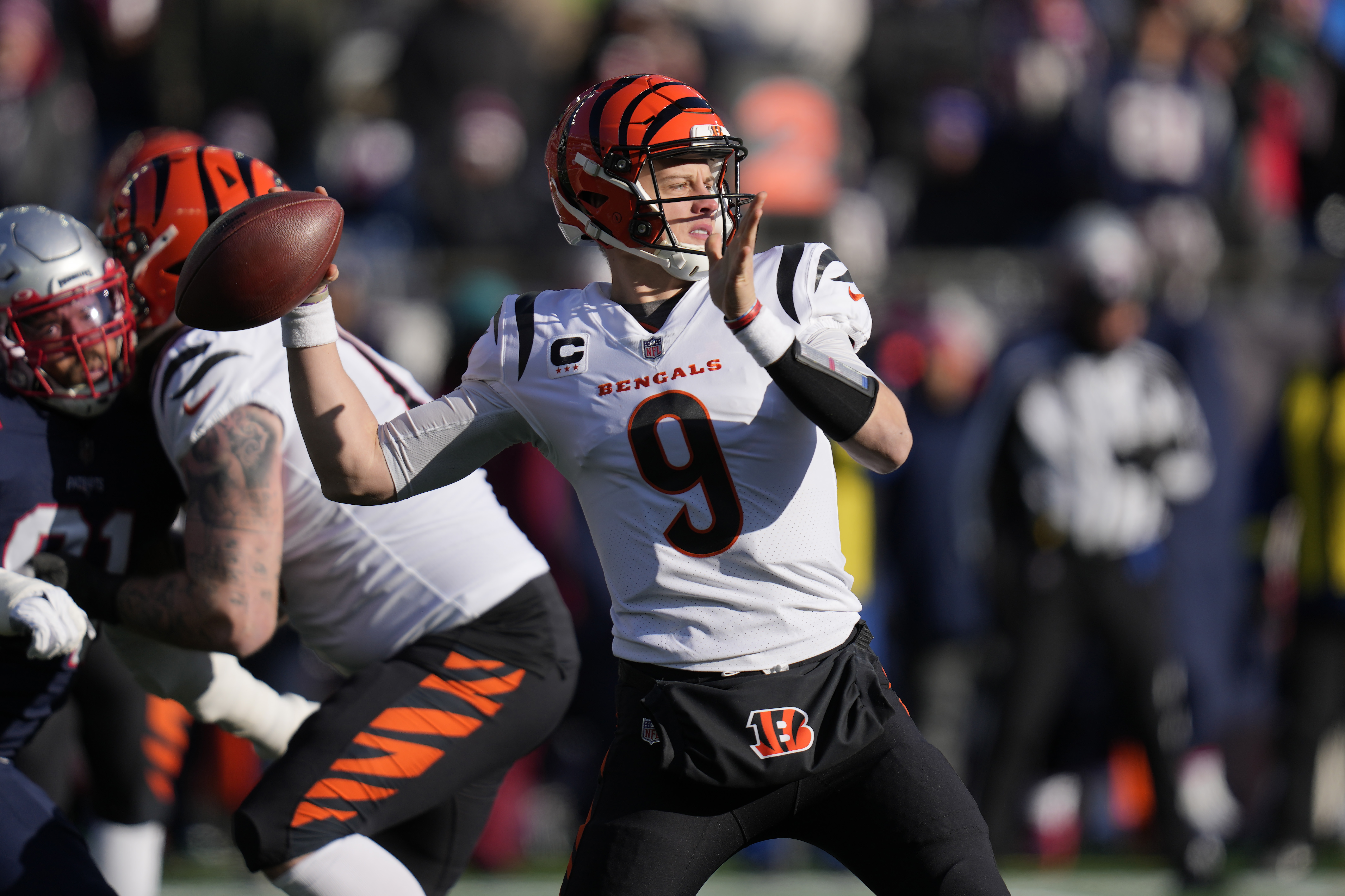 Bengals' Joe Burrow crushes bombs while taking BP with Reds