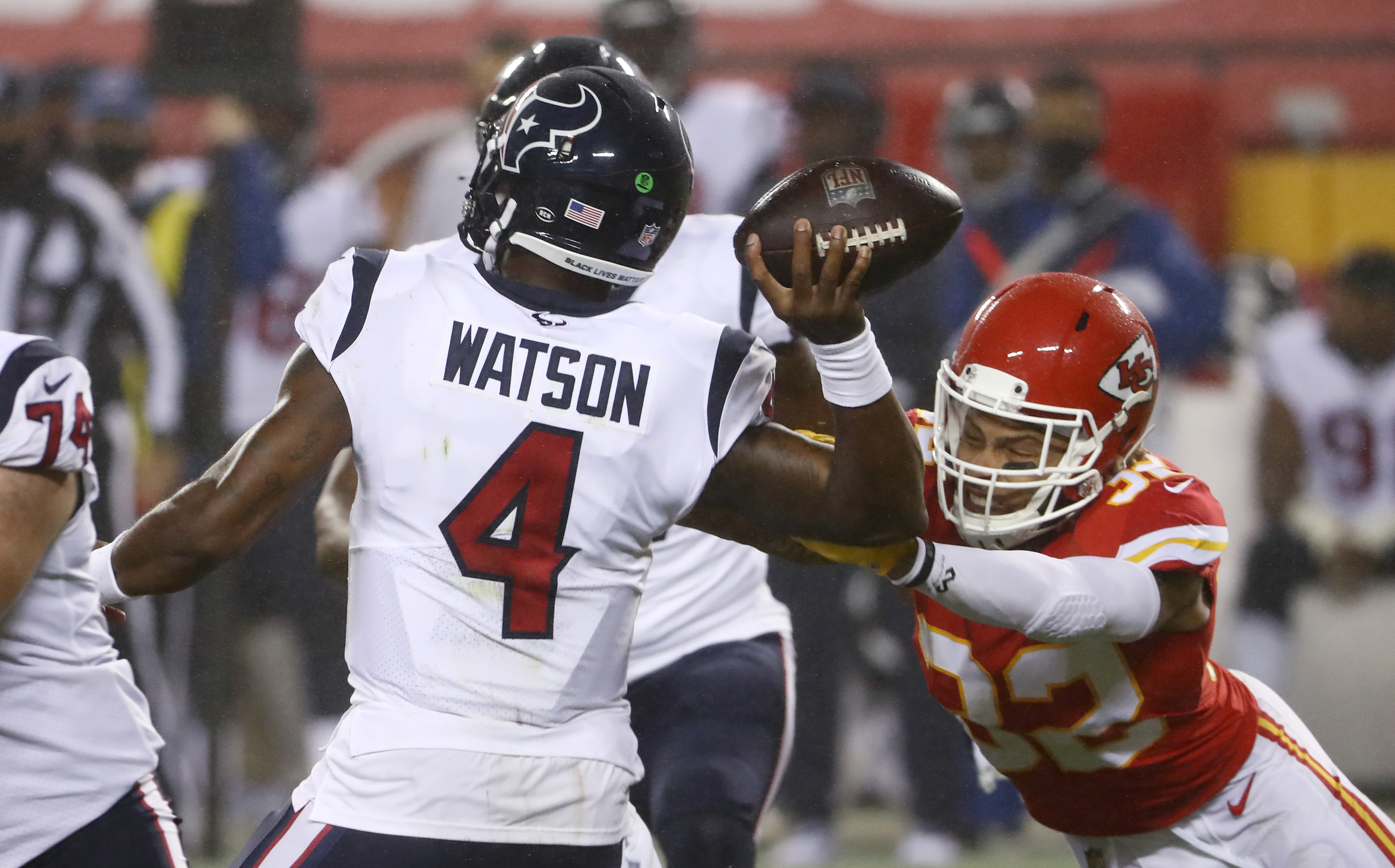 Chiefs begin title defense with 34-20 victory over Texans in NFL opener