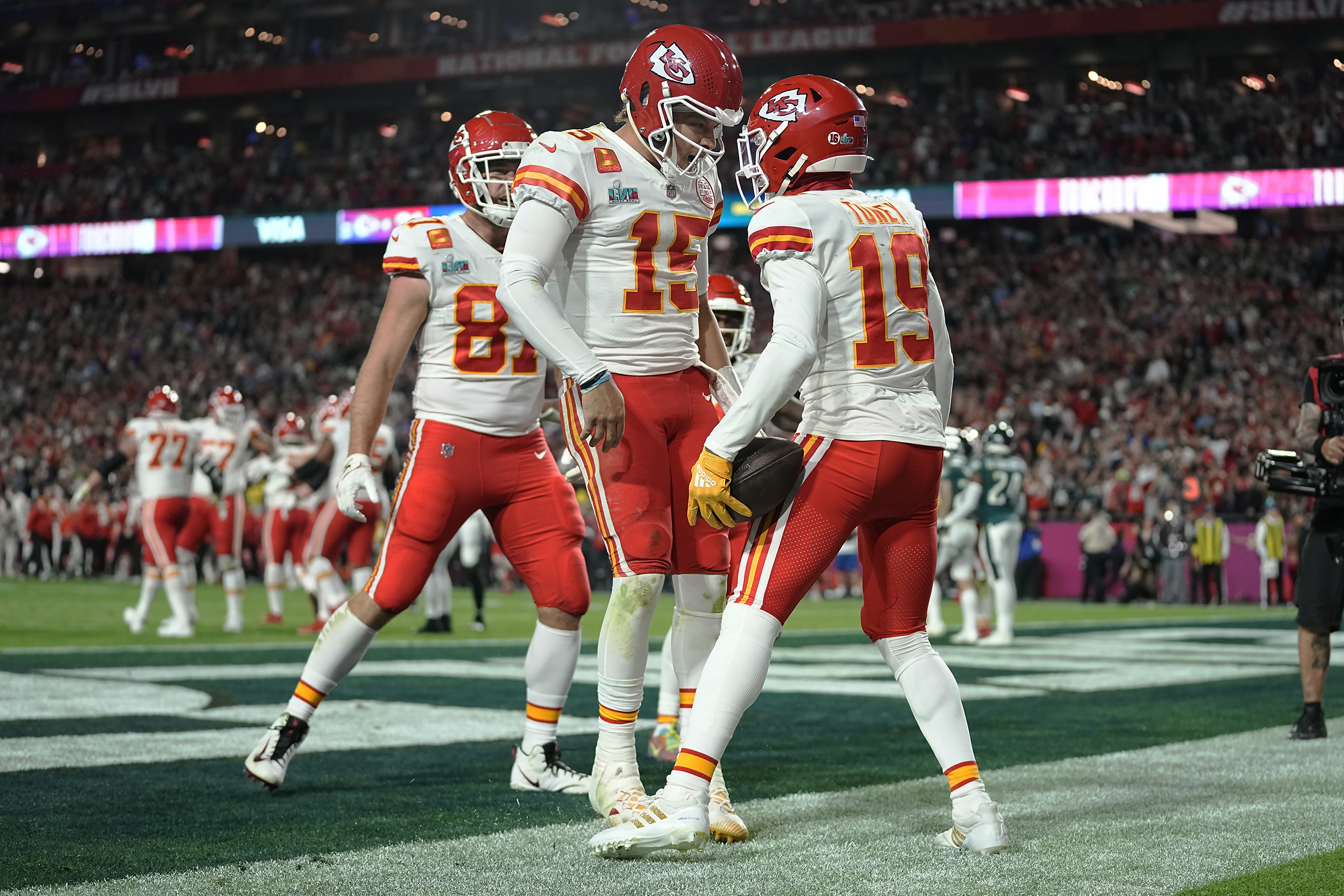 Super Bowl 2023 final score, results: Patrick Mahomes wins second title as  Chiefs overcome 10-point deficit vs. Eagles