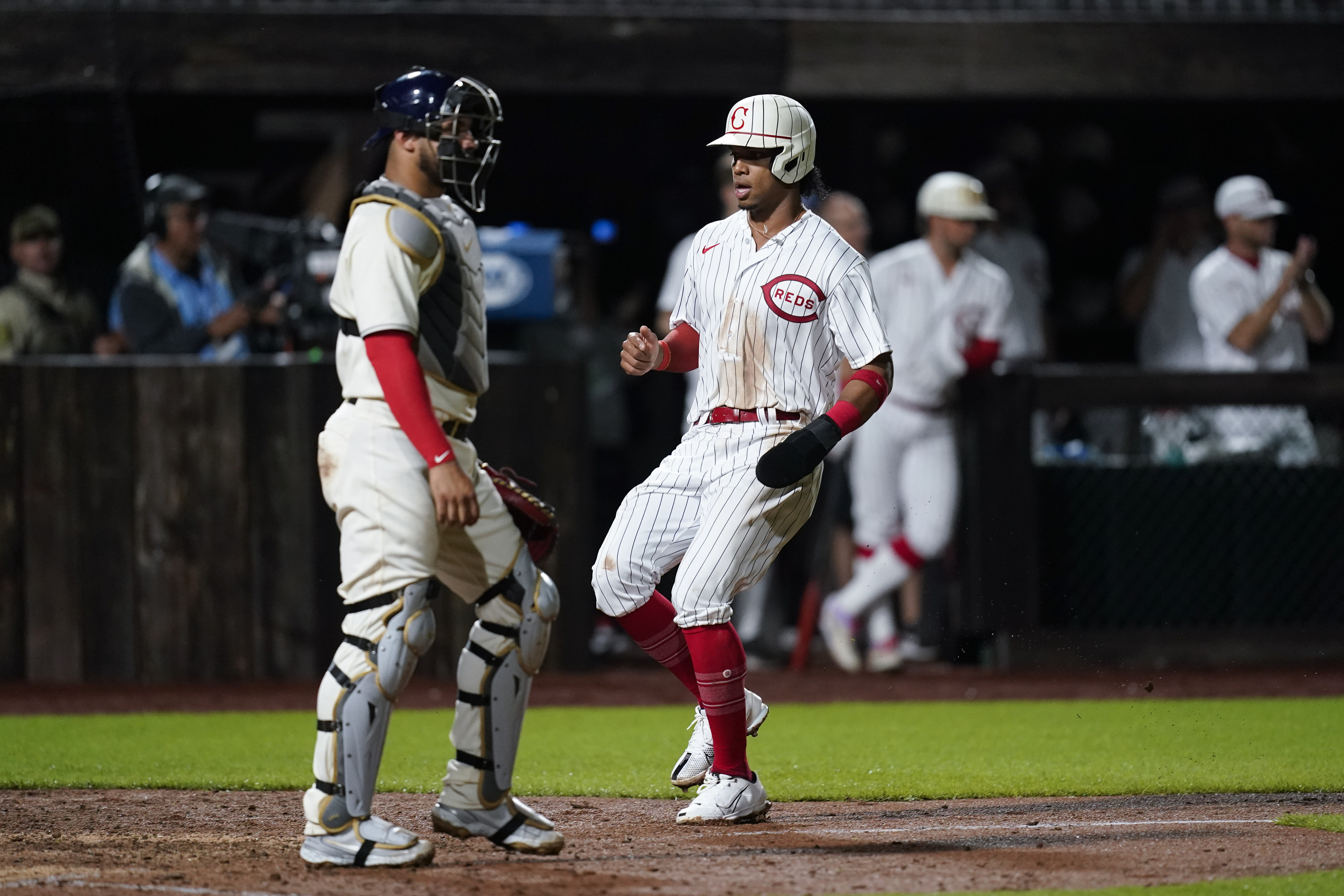 Smyly stars as Cubs beat Reds in 2nd 'Field of Dreams' game - Hawaii  Tribune-Herald