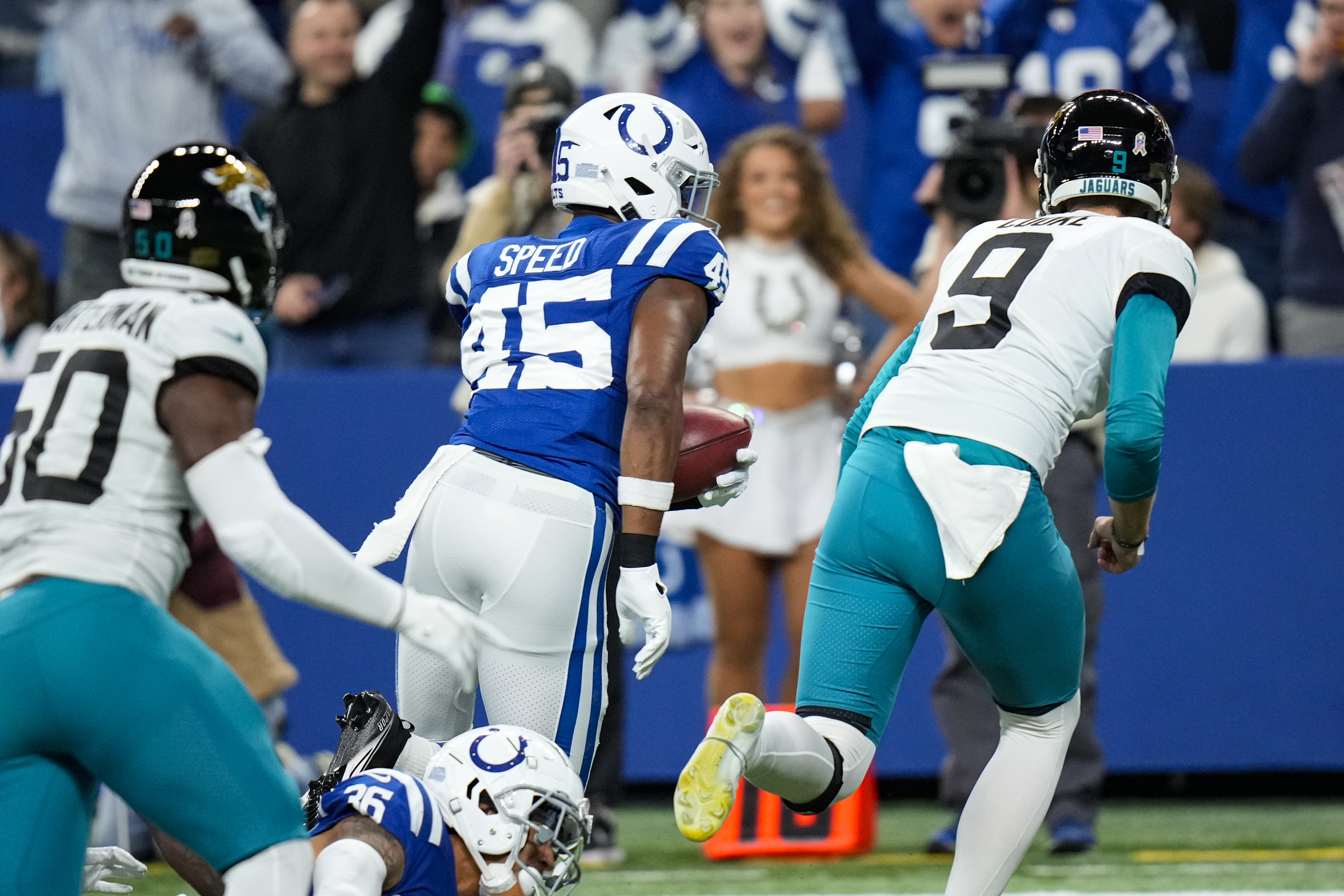 New York Jets quarterback Brad Smith runs out of the pocket against the  Buffalo Bills in week 17 of the NFL season at New Meadowlands Stadium in  East Rutherford, New Jersey on