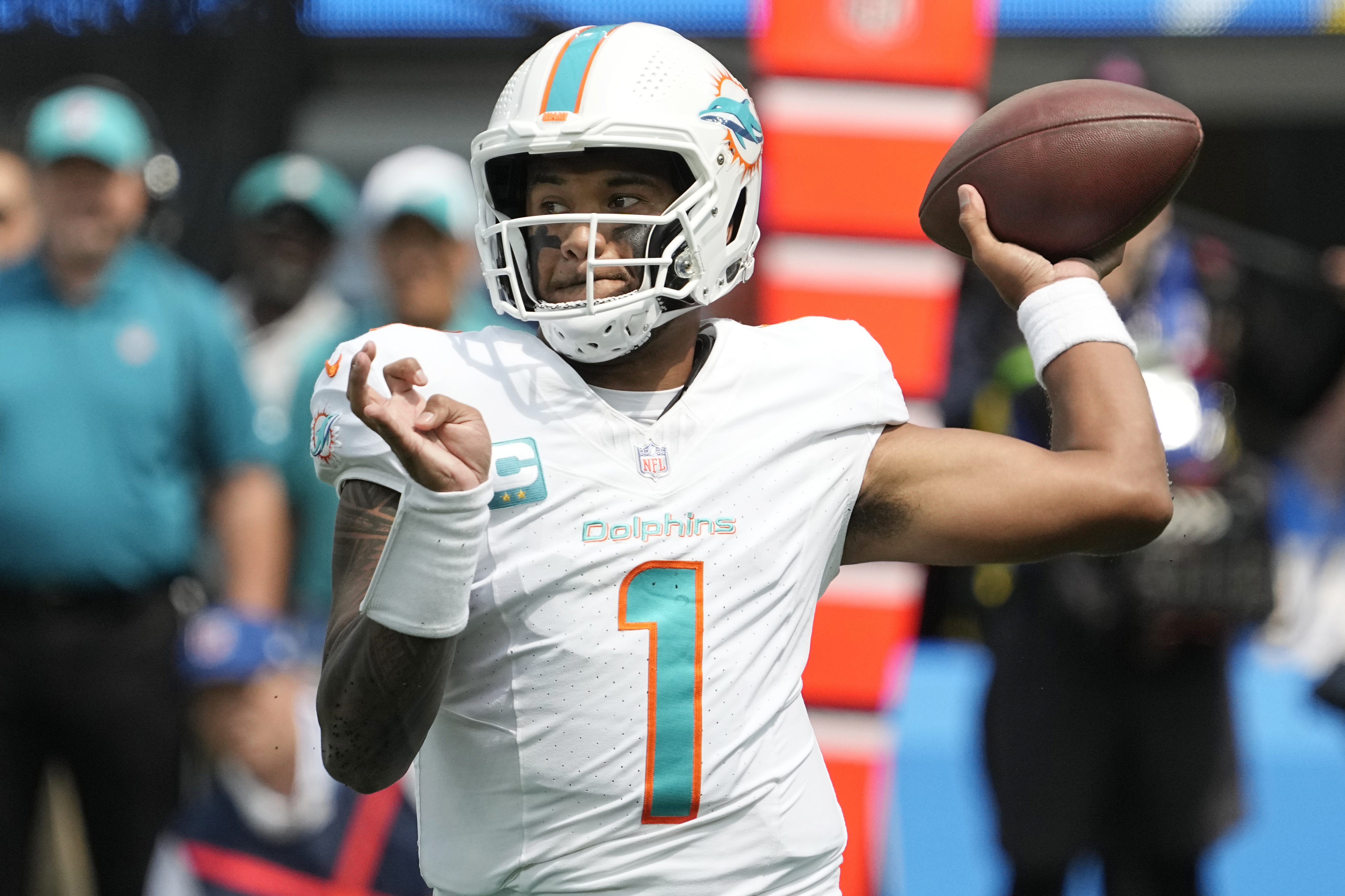 Mostert runs for 2 TDs, Tagovailoa throws for another as Dolphins