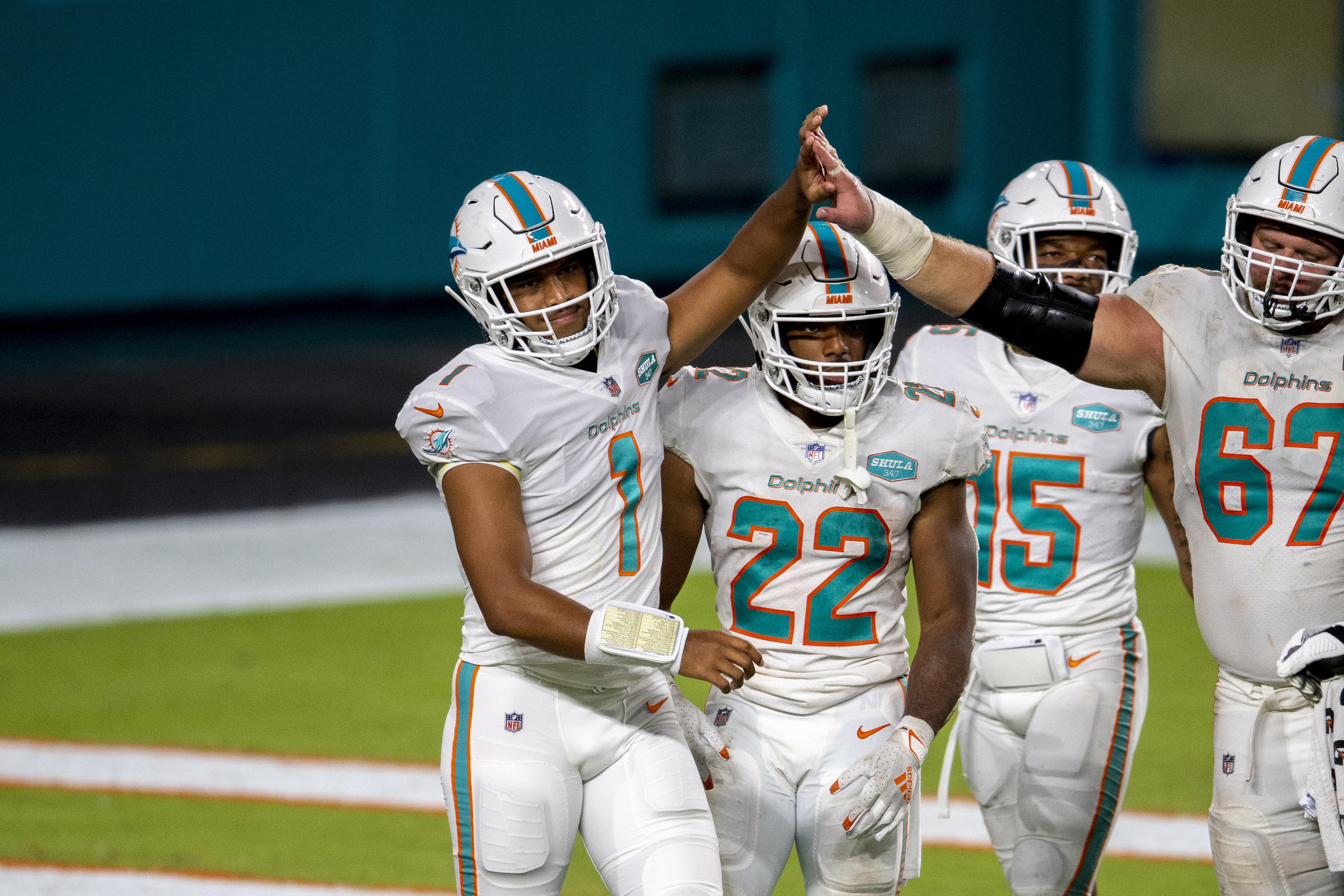 How to Watch, Stream & Listen: Miami Dolphins at Los Angeles Chargers